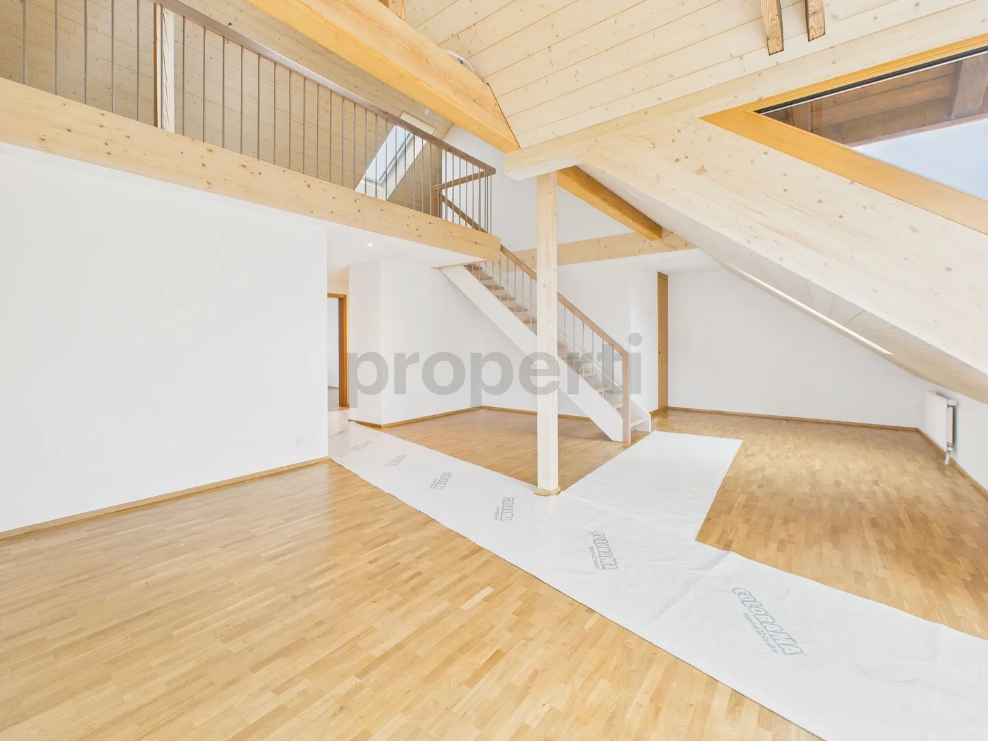 Helle 3.5-Zimmer Dachwohnung in Huttwil - Frisch renoviert! - Foto 1 von 10