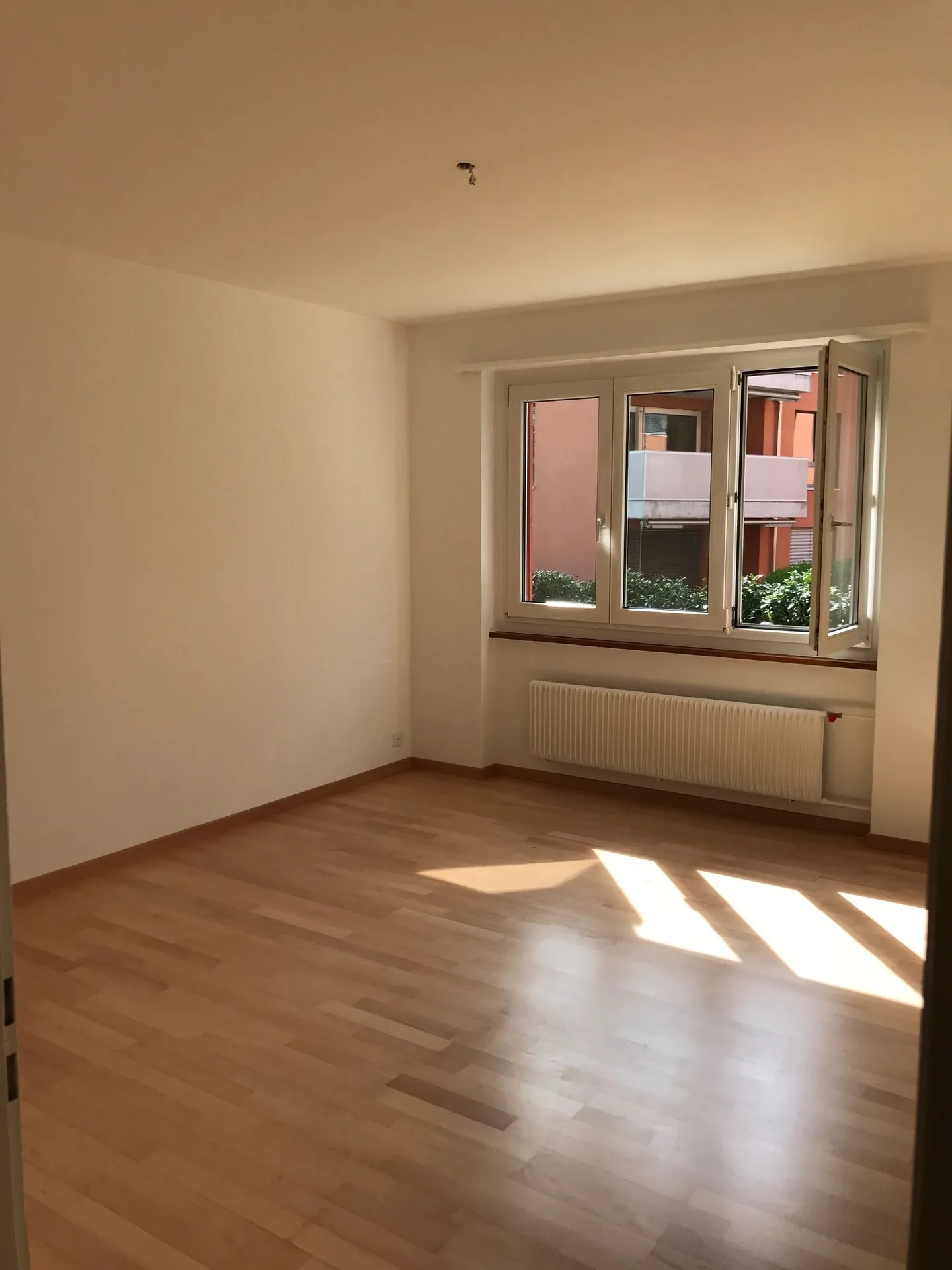 Multi-family house with 6 residential units and development potential - Photo 10 of 11