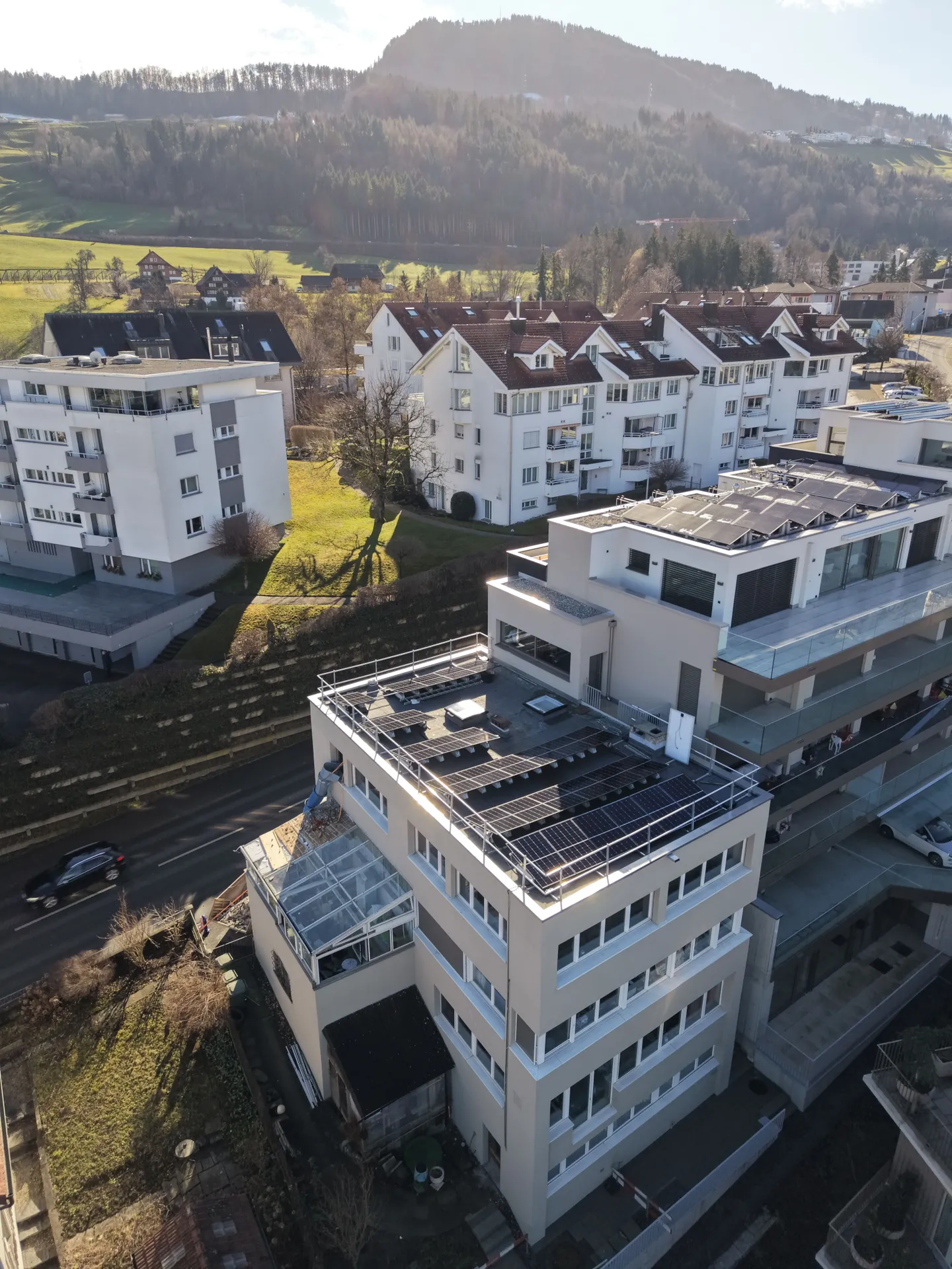 Appartamento elegante di 4,5 stanze recentemente ristrutturato con vista sul lago e sulle montagne a Pfäffikon SZ - Foto 1 di 5