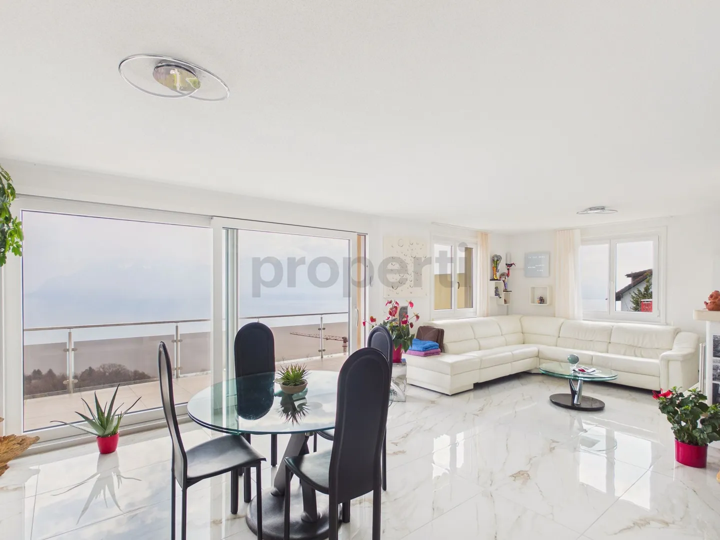 Elegantes Familienhaus mit Aussicht - Foto 2 von 13