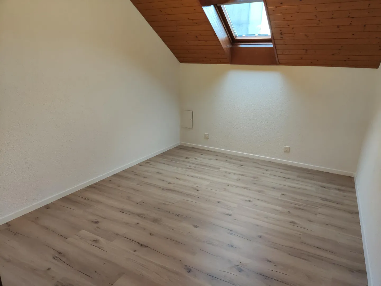 Appartement de 5,5 pièces situé au calme avec charme et beaucoup d'espace à Obermumpf - Photo 10 sur 13