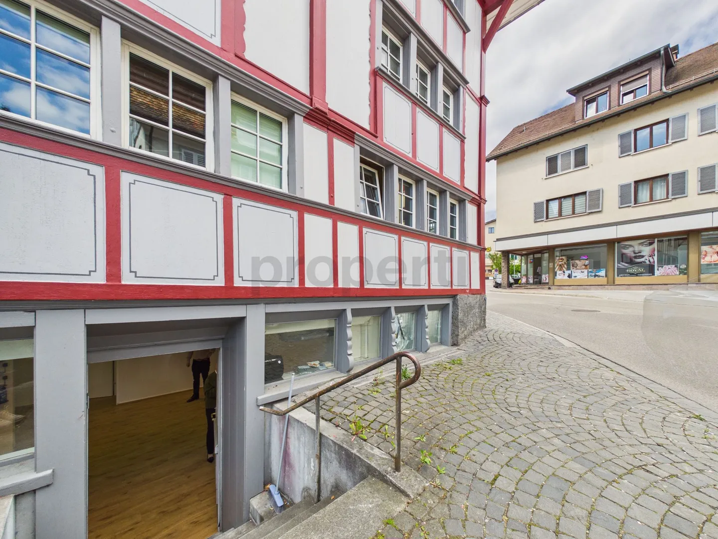 Versatile commercial spaces in a strategic location in Altstätten - Photo 1 of 11