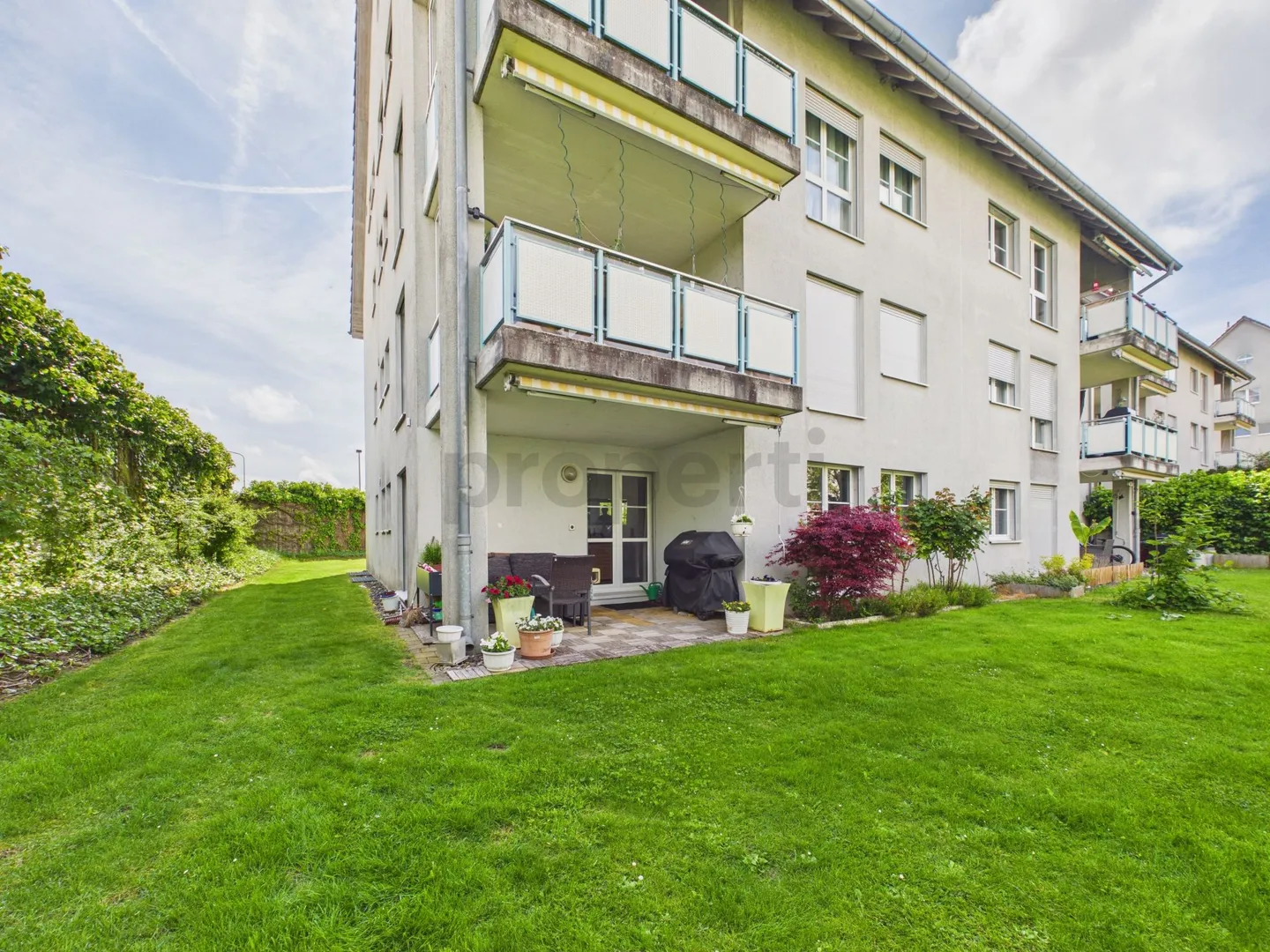 Nature-inspired living happiness in Dällikon: Bright 3.5-room garden apartment with plenty of comfort - Photo 1 of 13