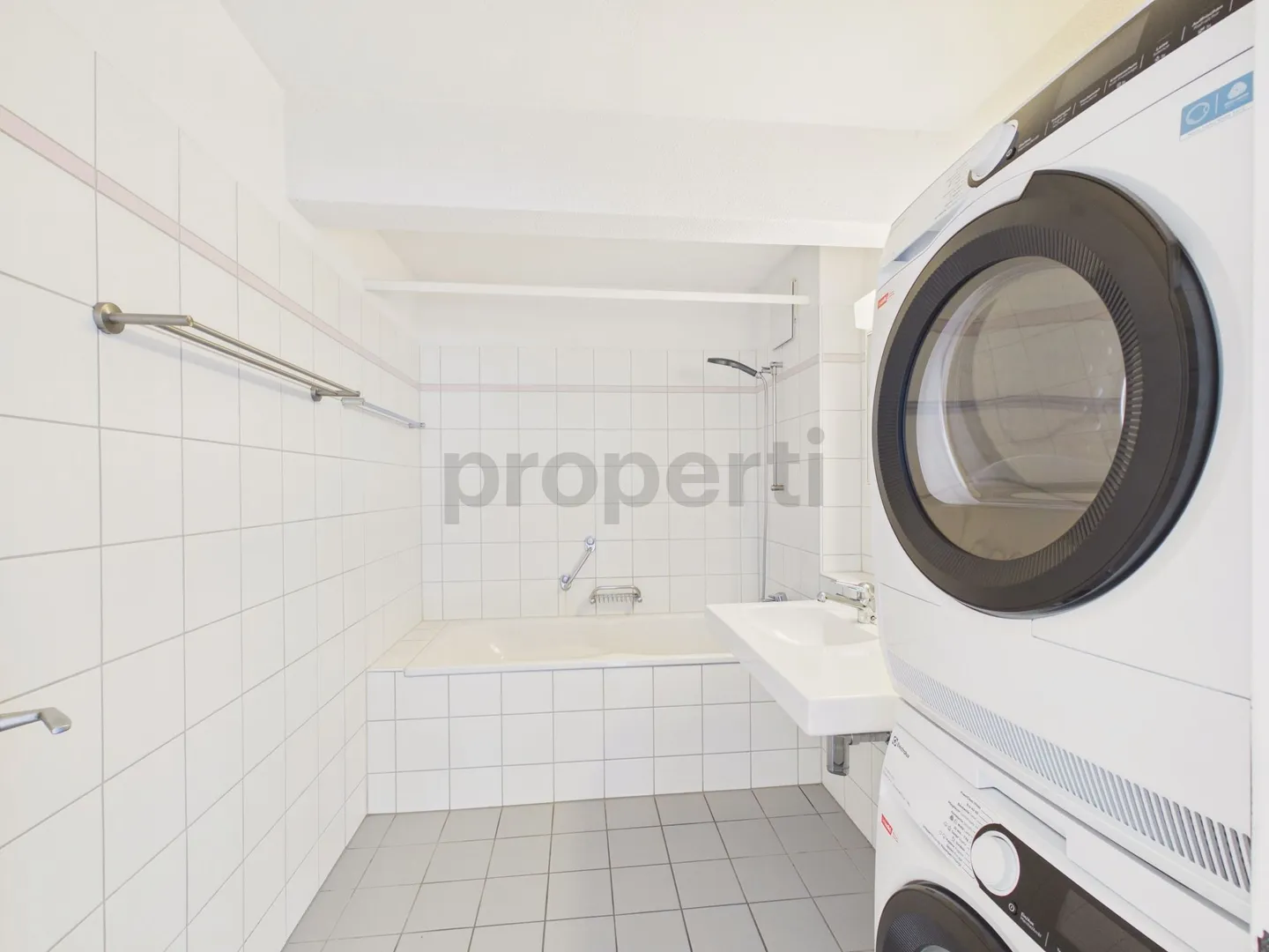 Appartamento luminoso di 4,5 stanze con bella vista, diritti di costruzione a prezzi accessibili fino al 2072 - Foto 10 di 13