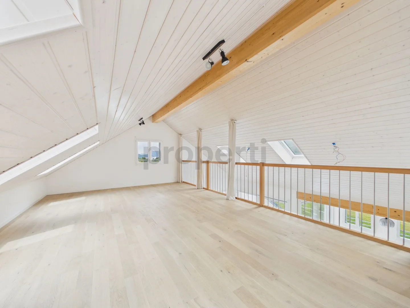 Wunderschönes Penthouse mit herrlichem Blick, großer Mezzanine und nahen Verkehrsanbindungen - Foto 9 von 13