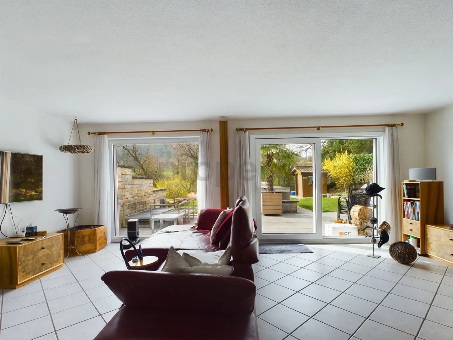 Charming 5.5-room townhouse with idyllic flair in Endingen - Photo 2 of 11