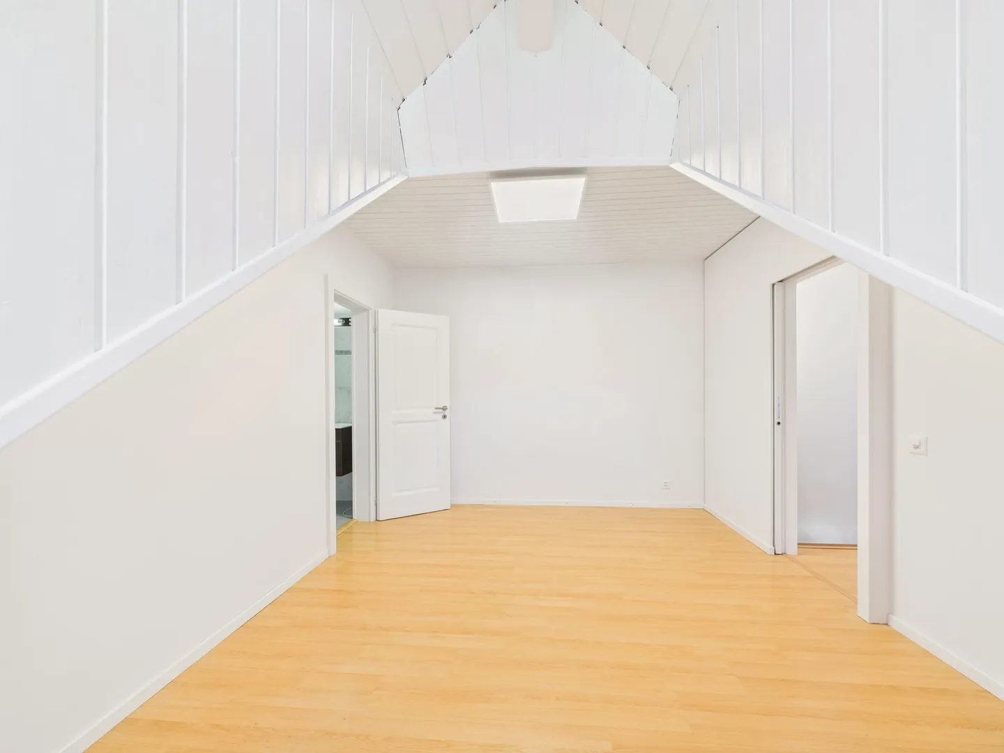 Bright and renovated duplex - A modern and comfortable living space - Photo 6 of 12