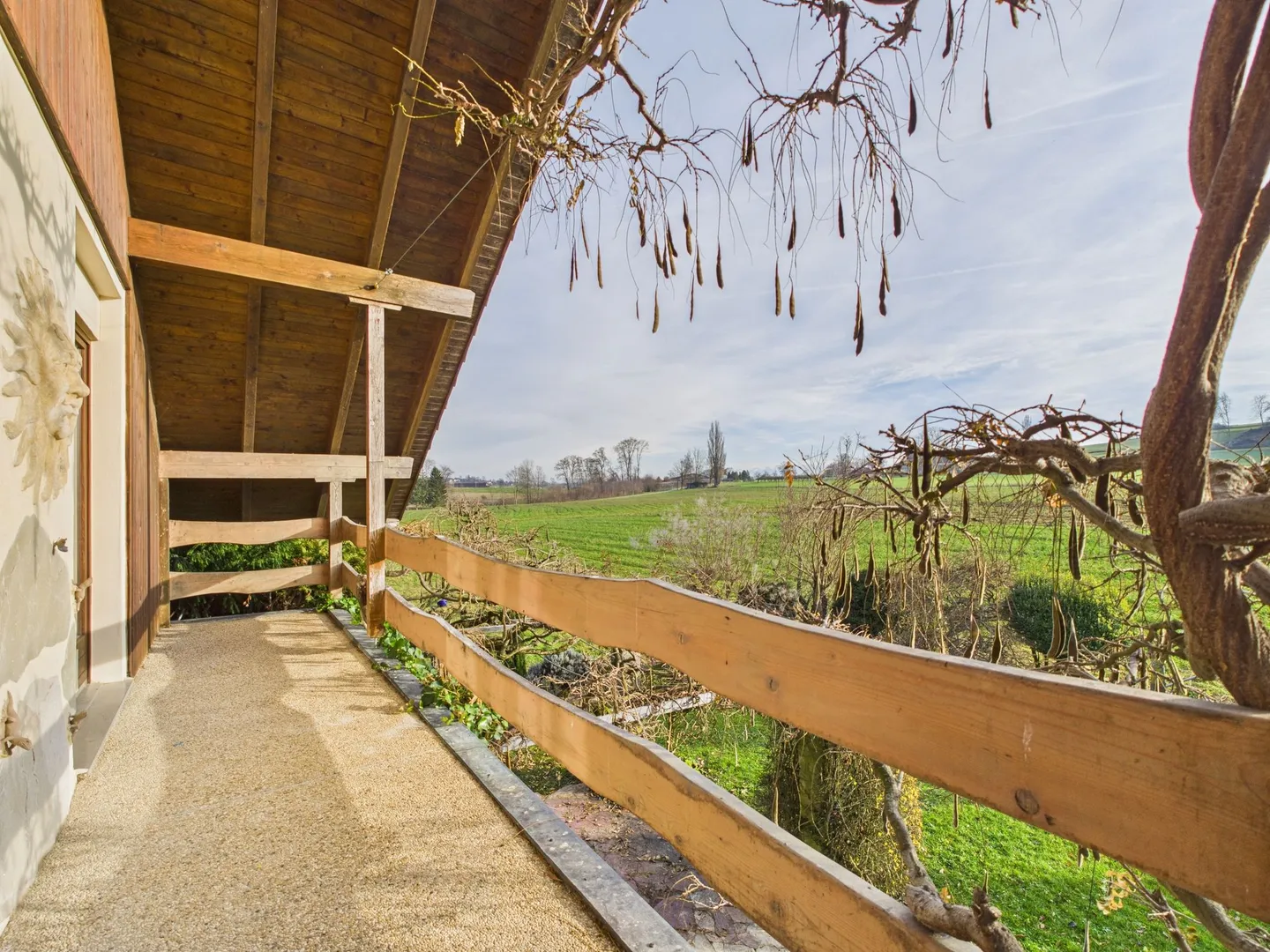 Ampia casa plurifamiliare di 4,5 stanze con una magnifica vista sul verde a Münchenwiler - Foto 10 di 12