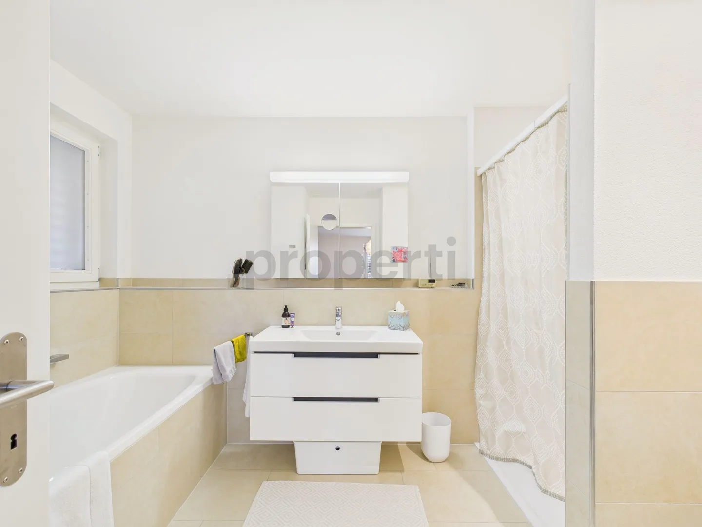 Moderne 3.5-Zimmer Wohnung mit grosszügigem Balkon in Uttwil - Photo 6 of 11