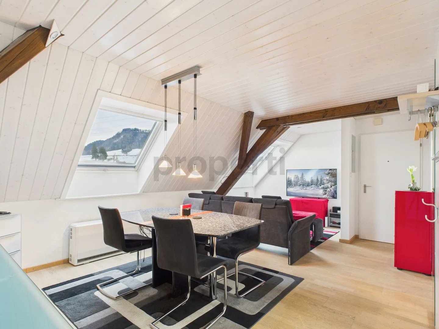Charming 3.5-room attic apartment with plenty of light and view - Photo 1 of 11