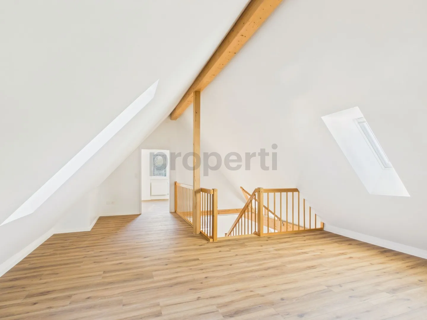 Charmante maisonette de 4 pièces avec charme de grenier à Feuerthalen - Photo 7 sur 10