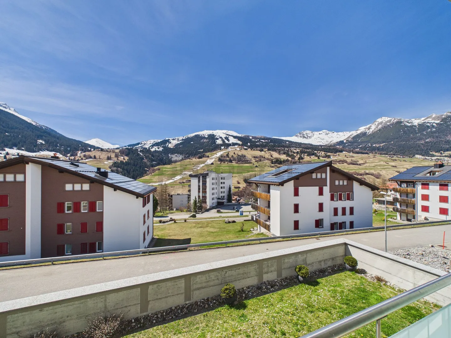 Appartement moderne avec balcon ensoleillé et vue imprenable (1ère et 2ème résidence) - Photo 10 sur 12
