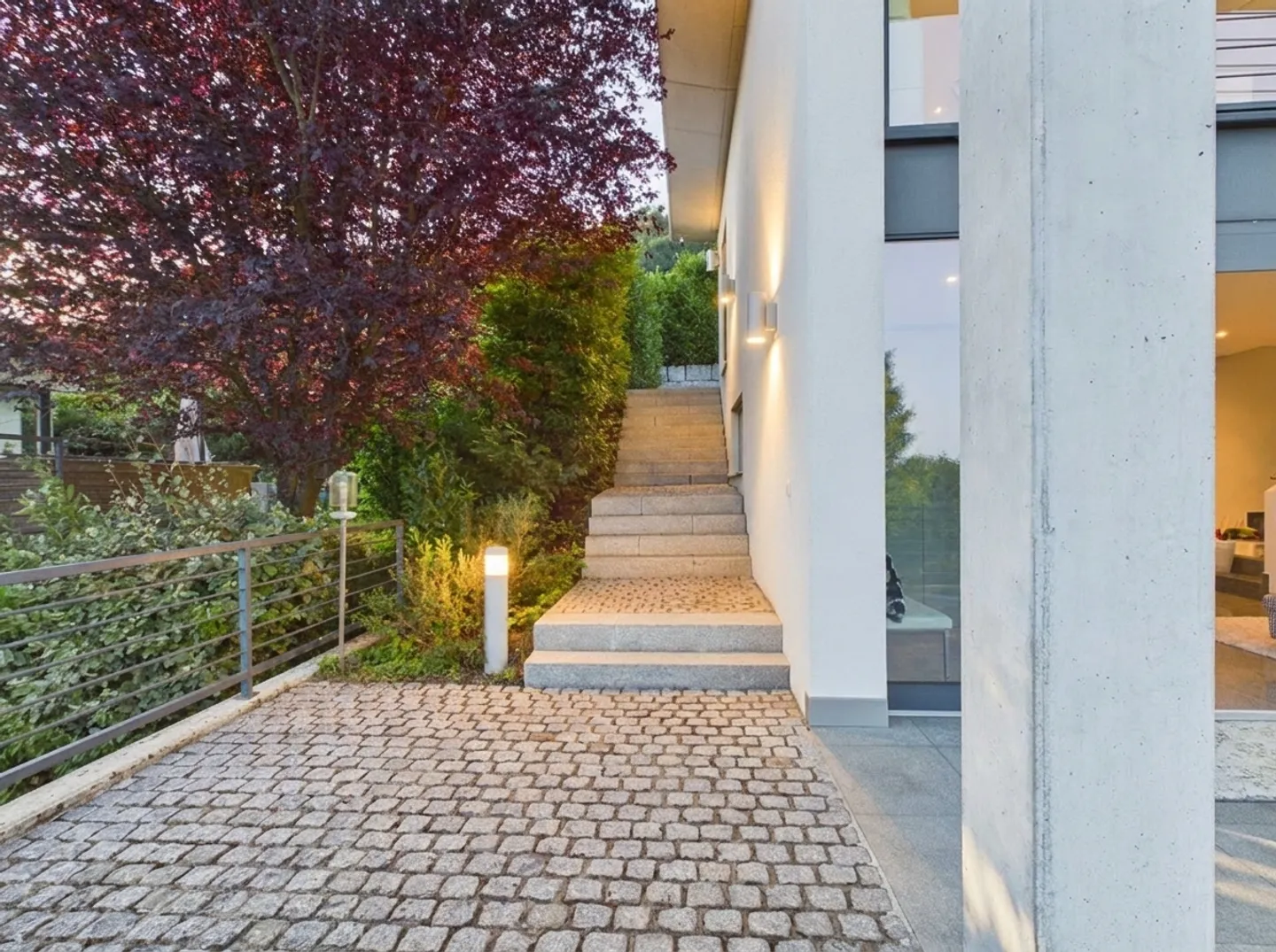 Exklusive Villa mit Hallenbad, Sauna und Garten auf dem exklusiven Wartenberg in Muttenz - Photo 10 of 13