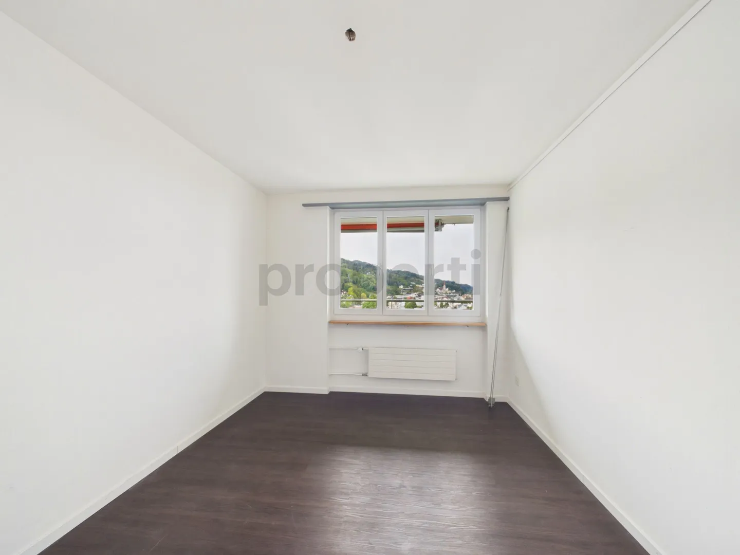 Lichtdurchflutetes Wohnen mit Balkon und Weitsicht - Foto 1 di 12