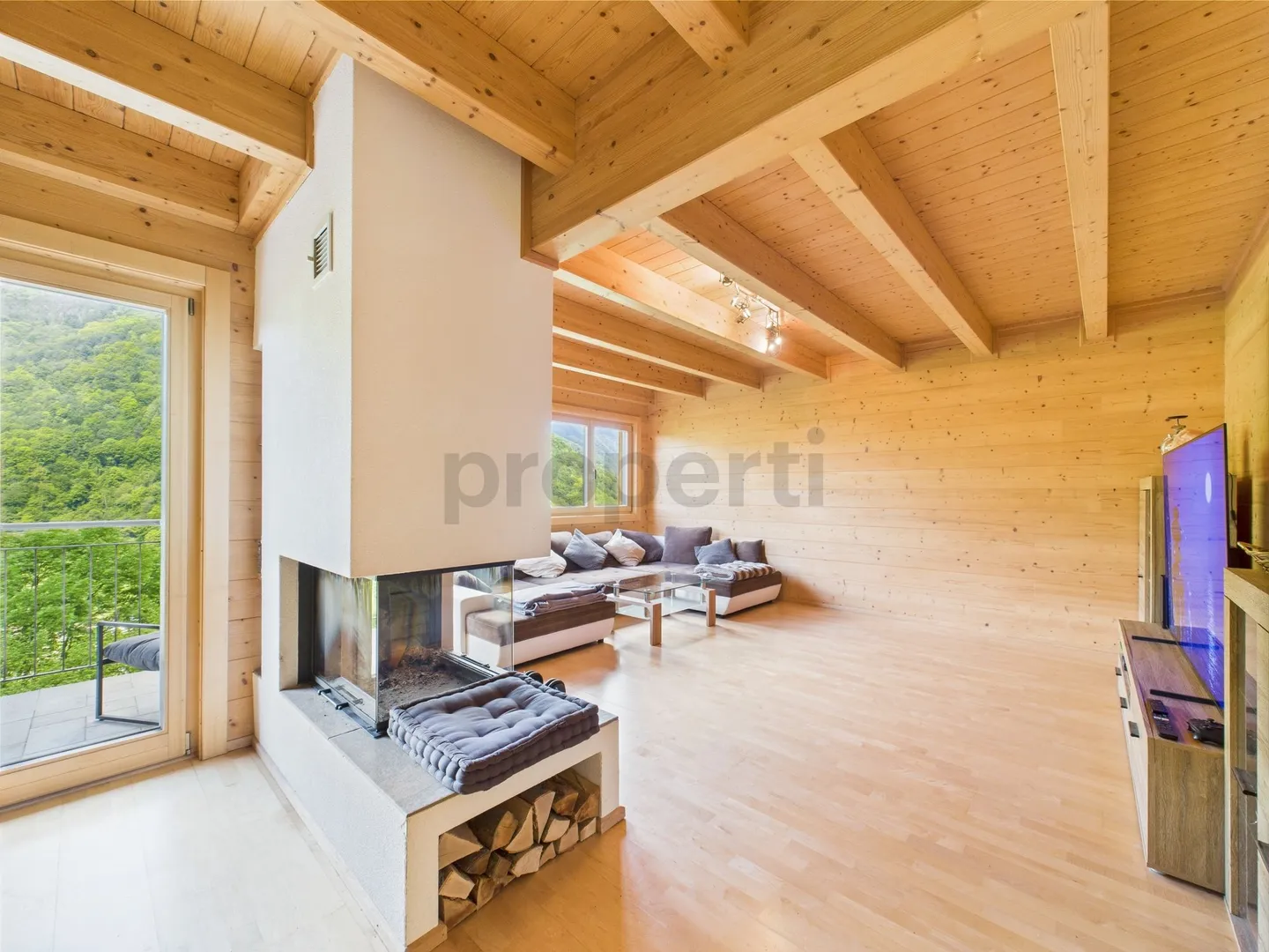 Unique single-family home in Cabbio with 5.5 rooms - Photo 2 of 13