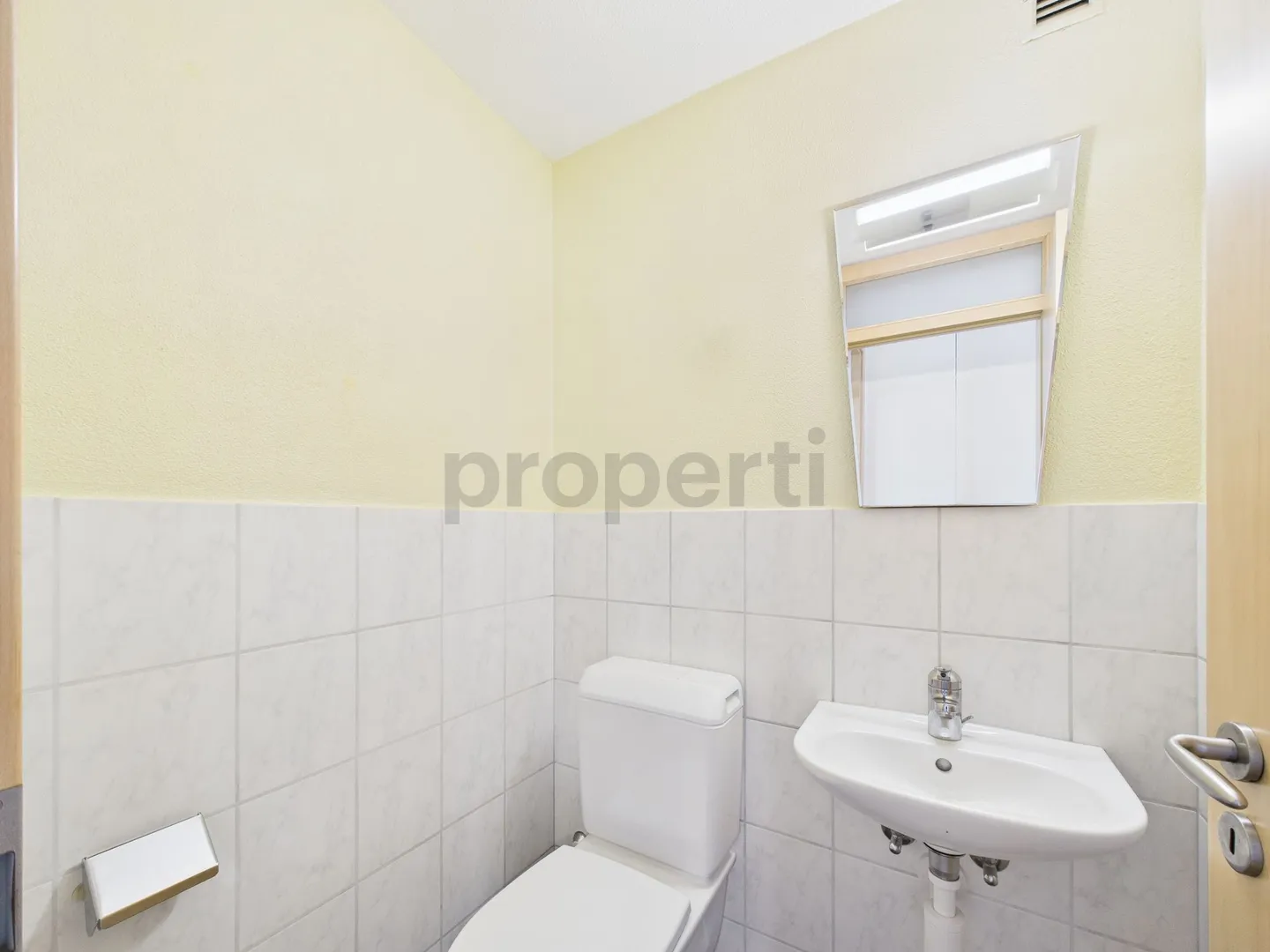 Spacious and bright 5.5-room family apartment in Schwarzenburg - Photo 9 of 13