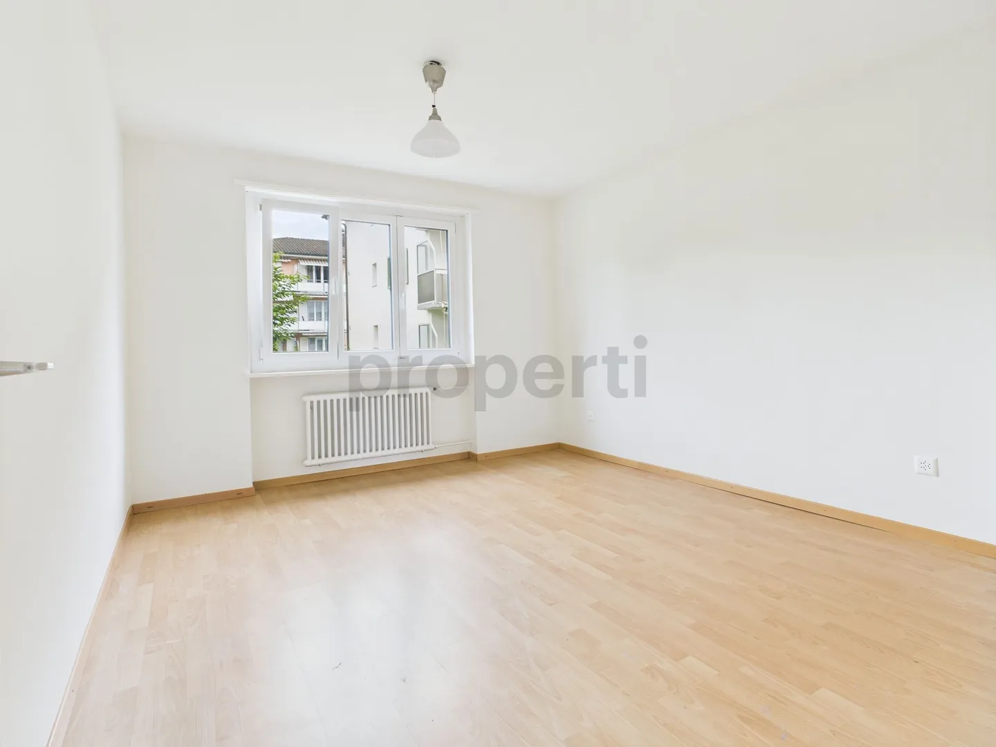 Bright and quiet 3-room apartment with balcony, newly renovated in Strengelbach - Photo 5 of 12
