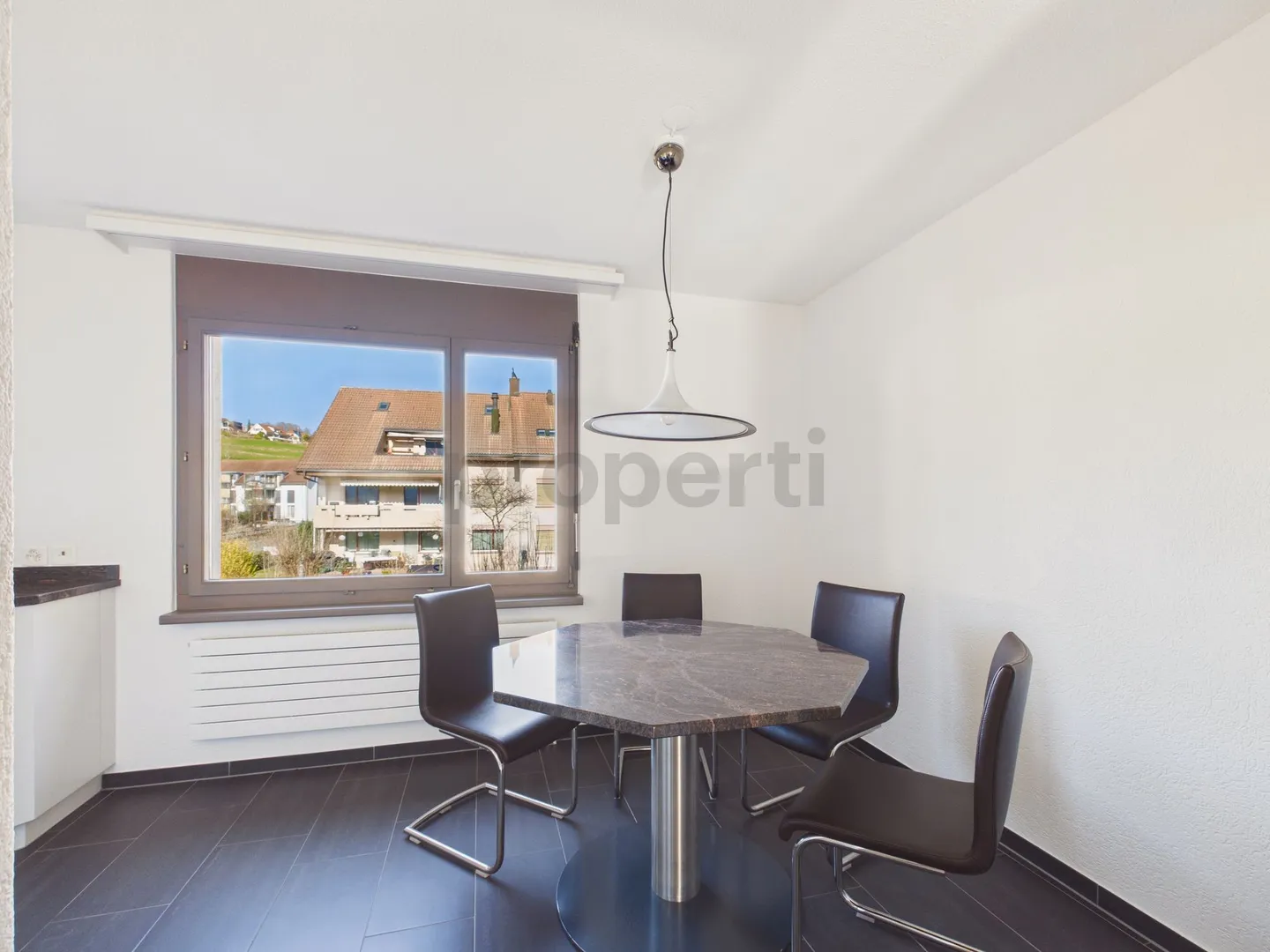 Moderno appartamento di 4,5 stanze con bel balcone - Foto 7 di 13