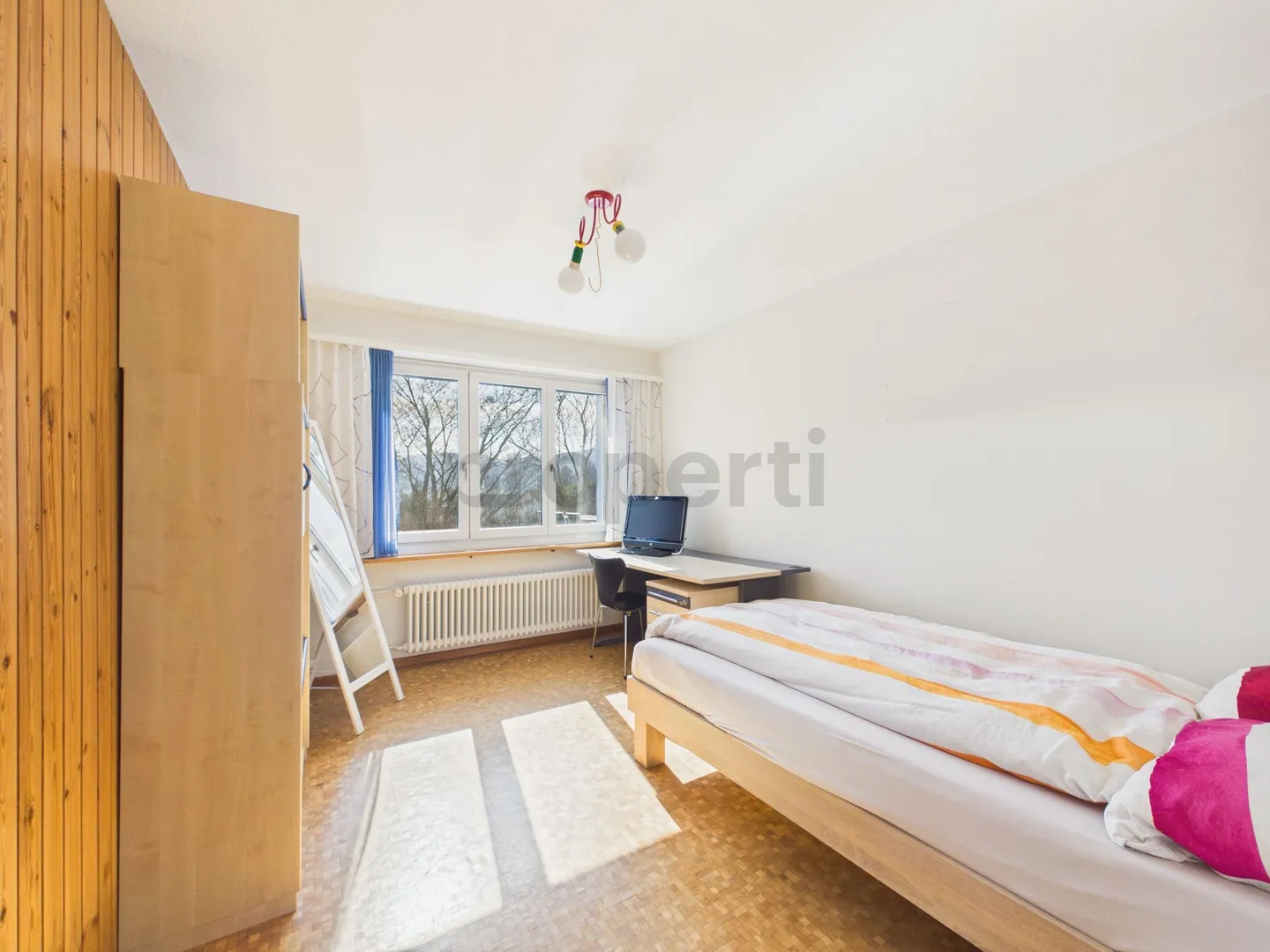 Grosszügiges, familienfreundliches Einfamilienhaus an sonniger, ruhiger Lage mit grossem Garten - Foto 8 di 13