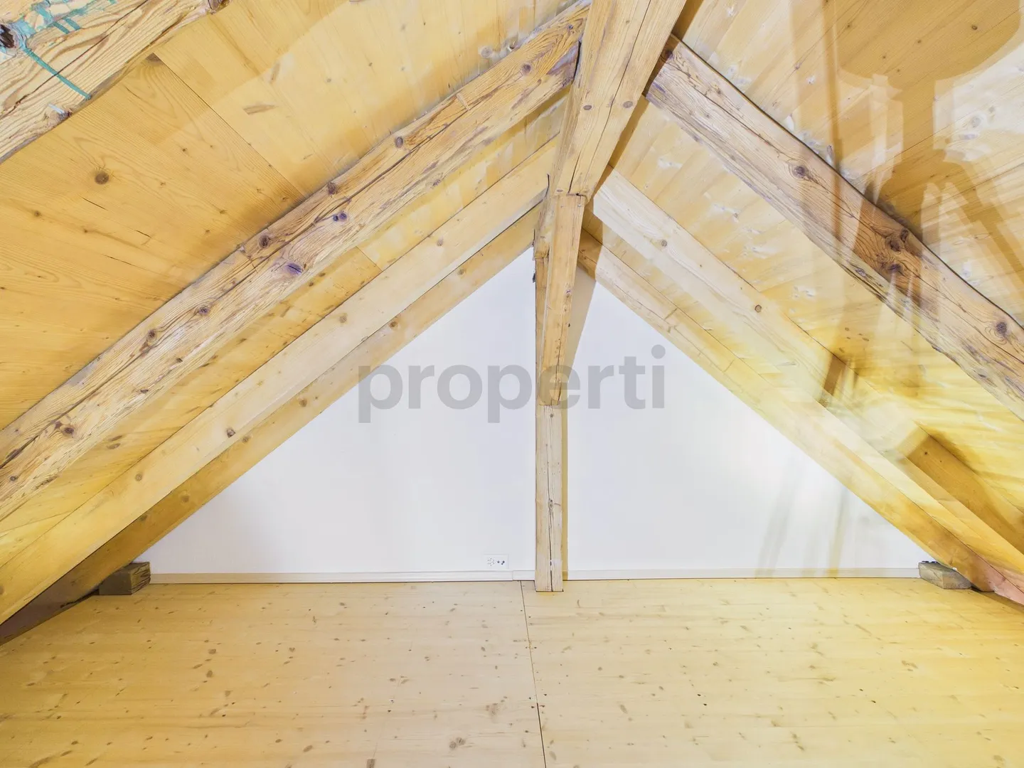 Charmante Attikawohnung mit Galerie - Foto 11 von 12