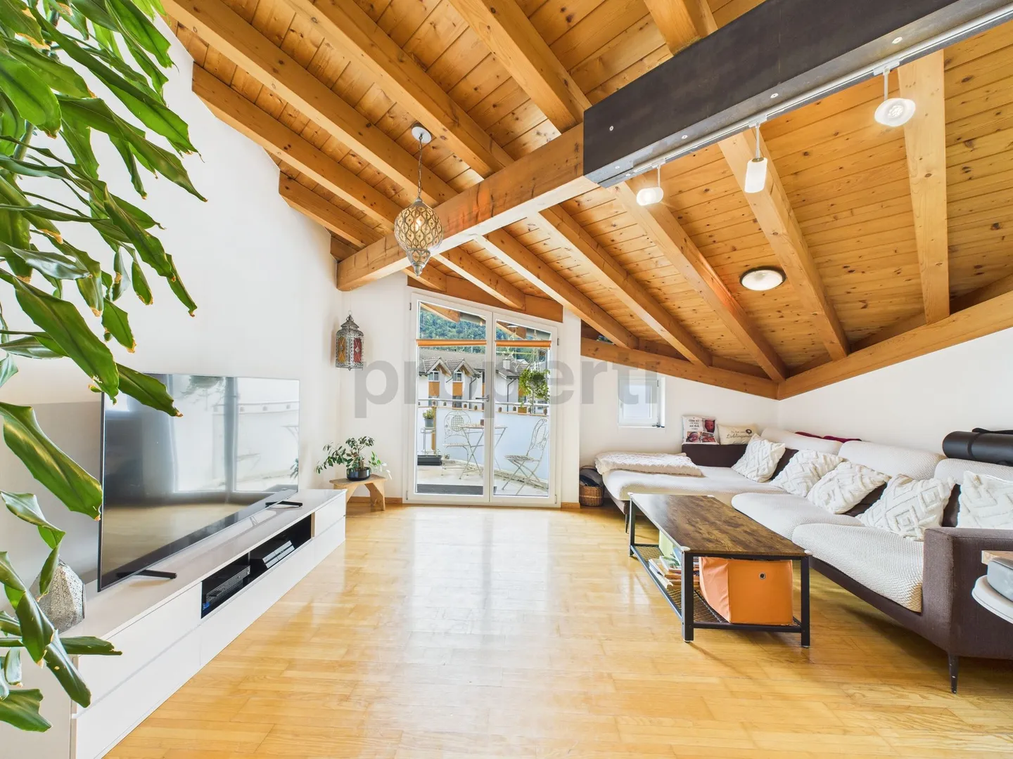 Exclusive 4.5-room penthouse with fantastic light and modern amenities in Untervaz, GR - Photo 1 of 12