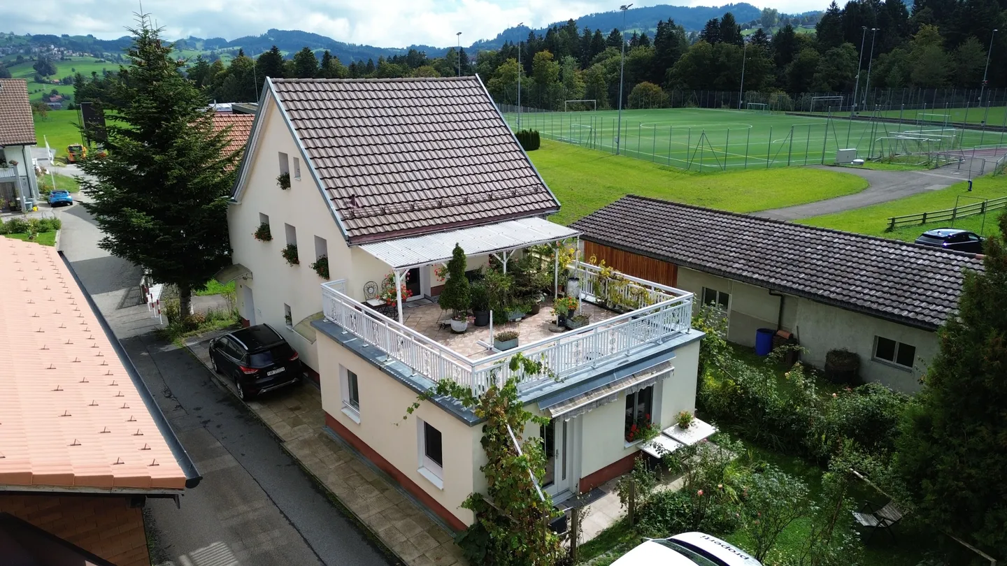 Charmantes und kernsaniertes Haus mit vielseitigen Nutzungsmöglichkeiten - Foto 7 von 9