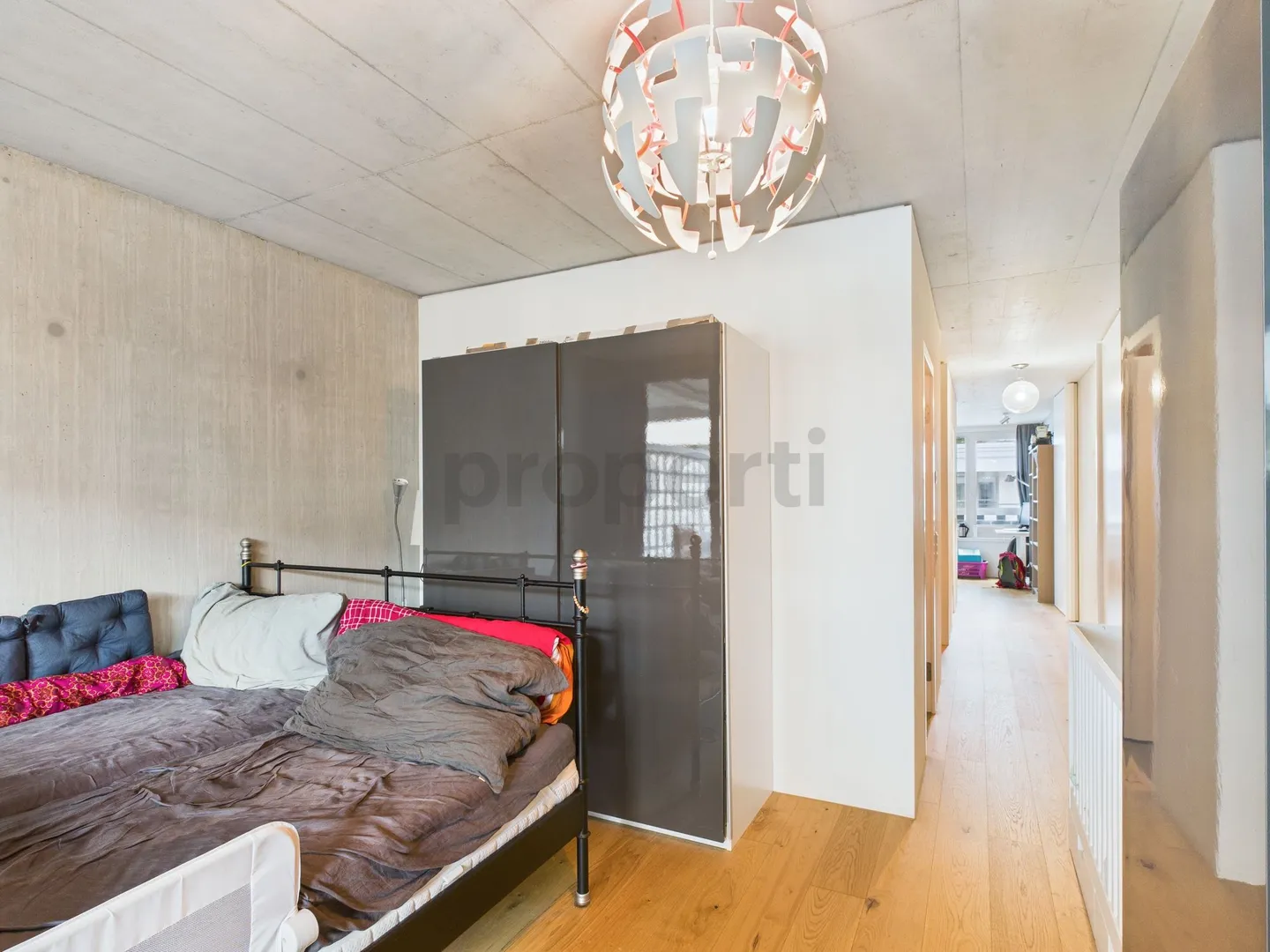 Appartement en duplex moderne de 3,5 pièces avec deux balcons à Zurich Oerlikon - Photo 2 sur 13