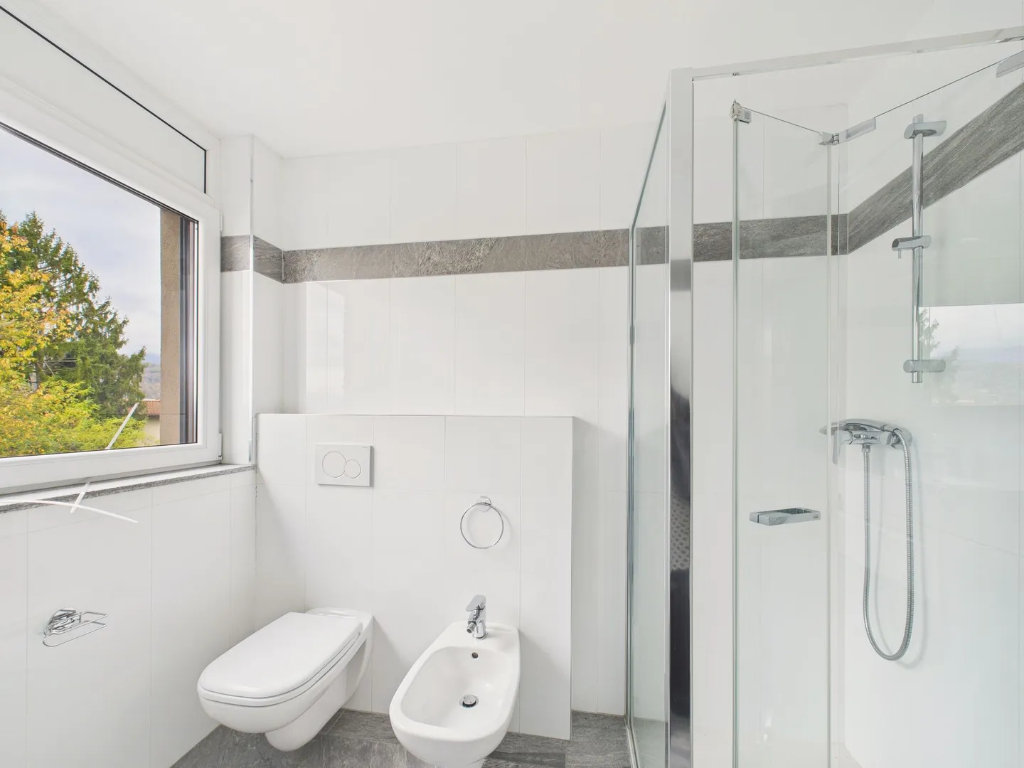 Modern 3.5-room apartment with terrace and hobby room in Cadro - Photo 10 of 13