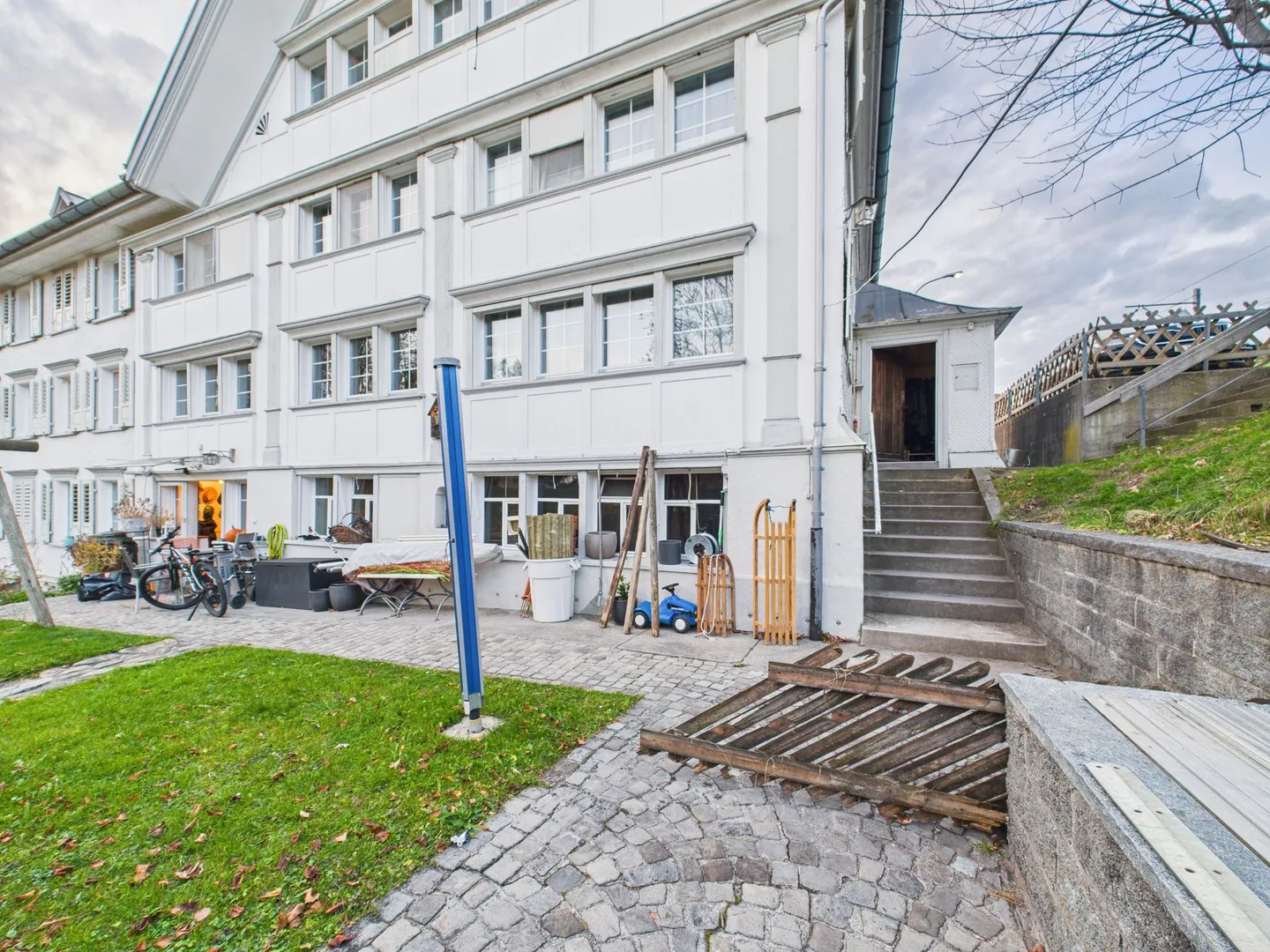 Maison duplex spacieuse de 7,5 pièces avec jardin à Niederteufen - Photo 11 sur 12