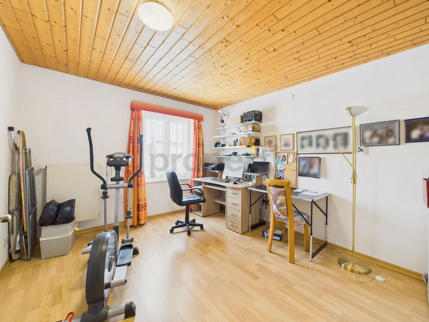 Charming 4-Room Attic Apartment in Fahrwangen - Photo 8 of 13