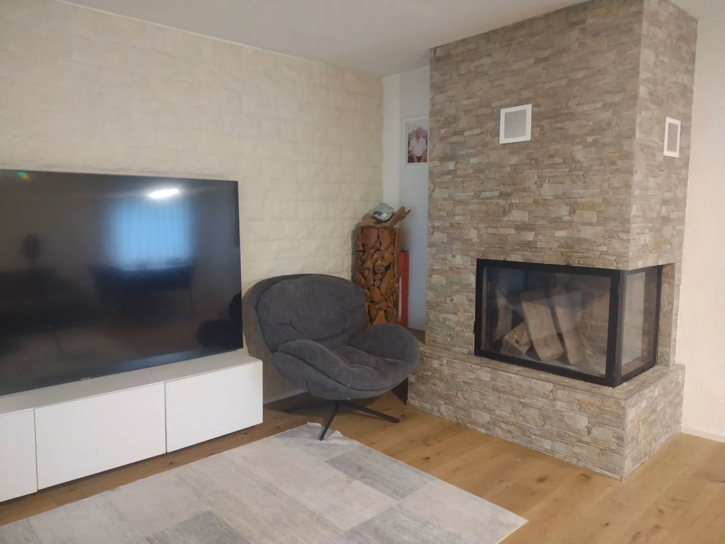 Casa d'angolo di 6,5 locali recentemente ristrutturata con un fantastico giardino a Buchs - Foto 2 di 12