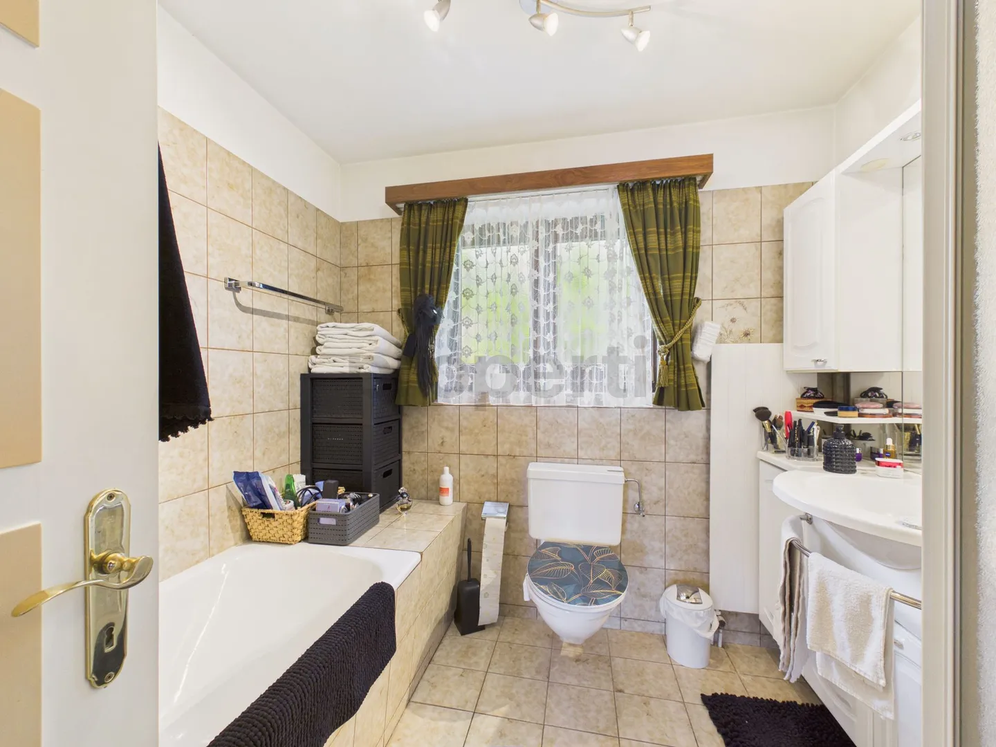 Brissago - Maison Bifamiliale avec Vue sur le Lac, Piscine et Grand Potentiel de Développement - Photo 10 sur 13