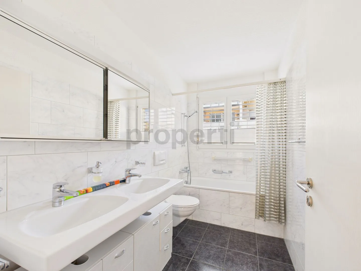 Luminoso appartamento di 4,5 stanze con balcone a Kollbrunn - Foto 12 di 13