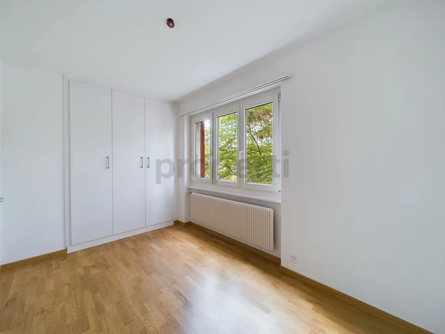 Multi-family house with 6 residential units and development potential - Photo 5 of 11