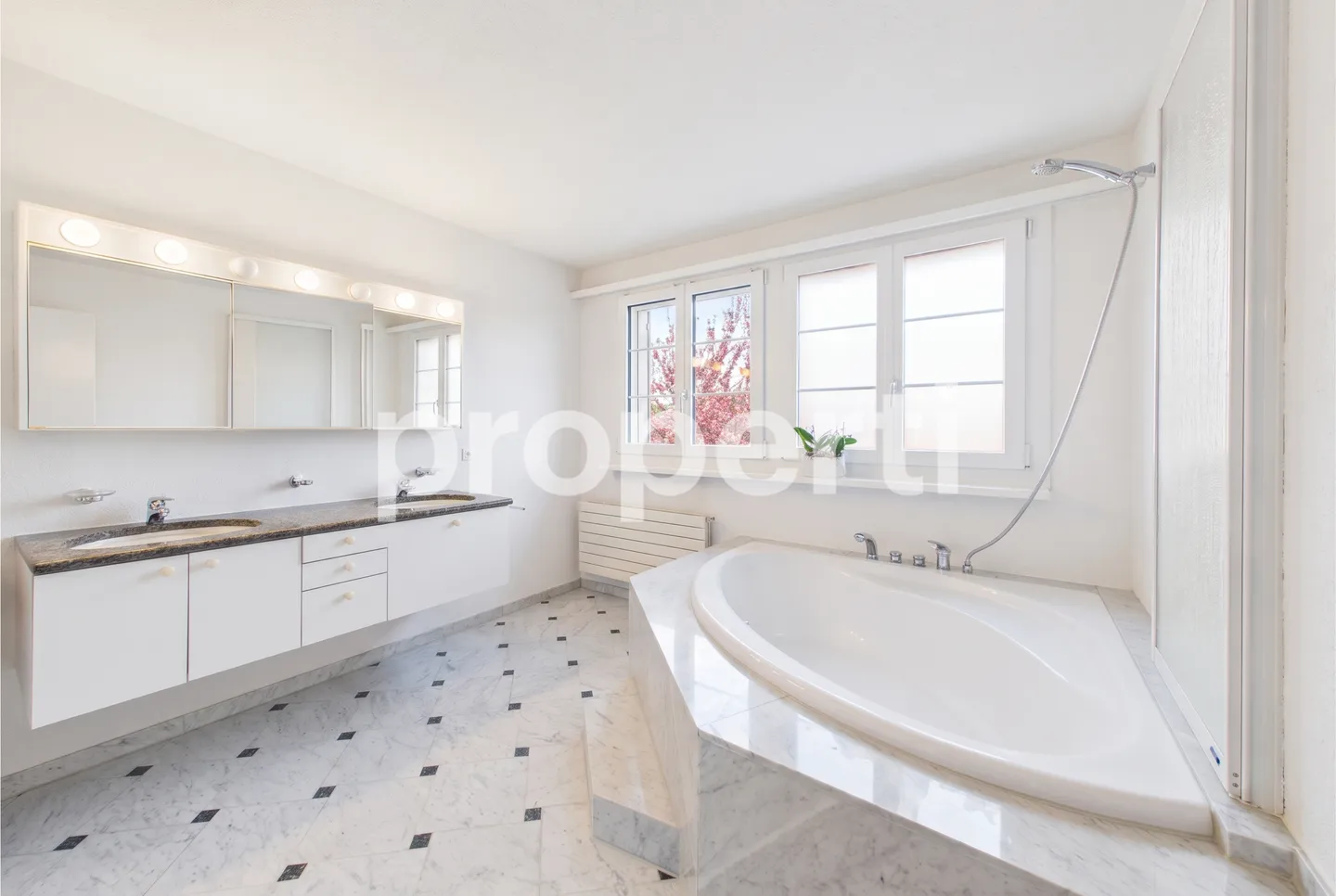 Grosszügiges Wohnen auf zwei Ebenen mit Cheminée, Wintergarten und viel Privatsphäre - Photo 10 sur 13