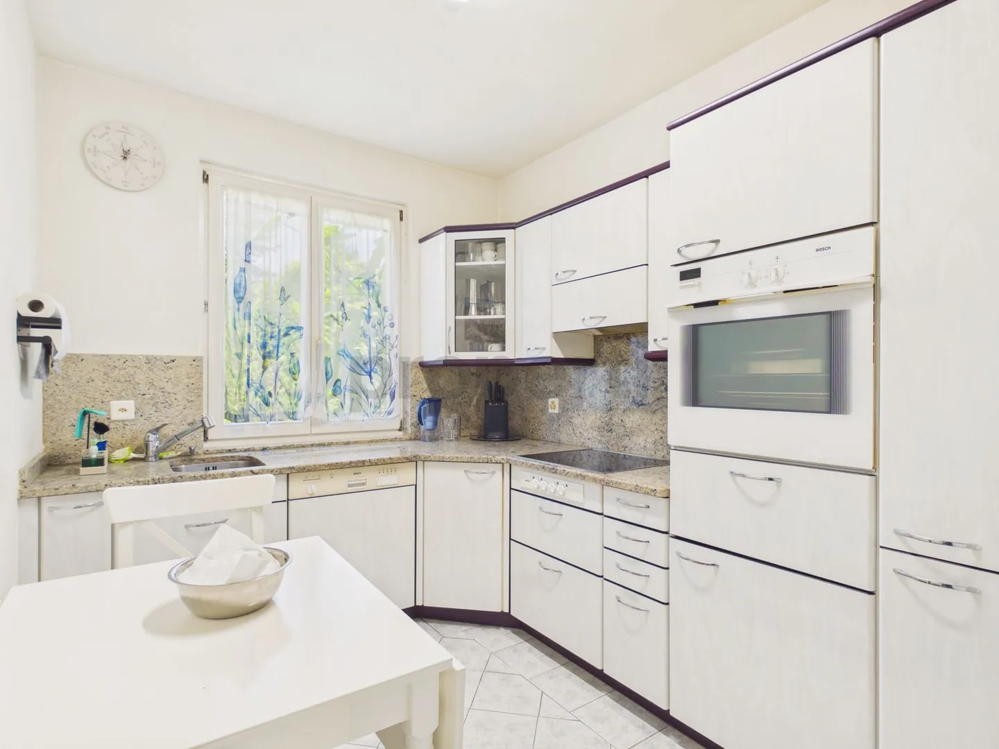 Large plot, modern kitchen and private garage near the train station - Photo 4 of 13