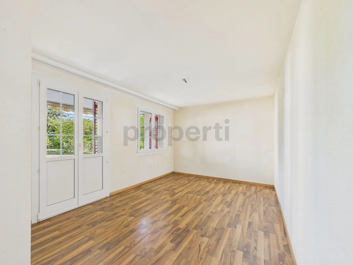 Cozy 3.5-room garden apartment with fireplace and design potential - Photo 8 of 13