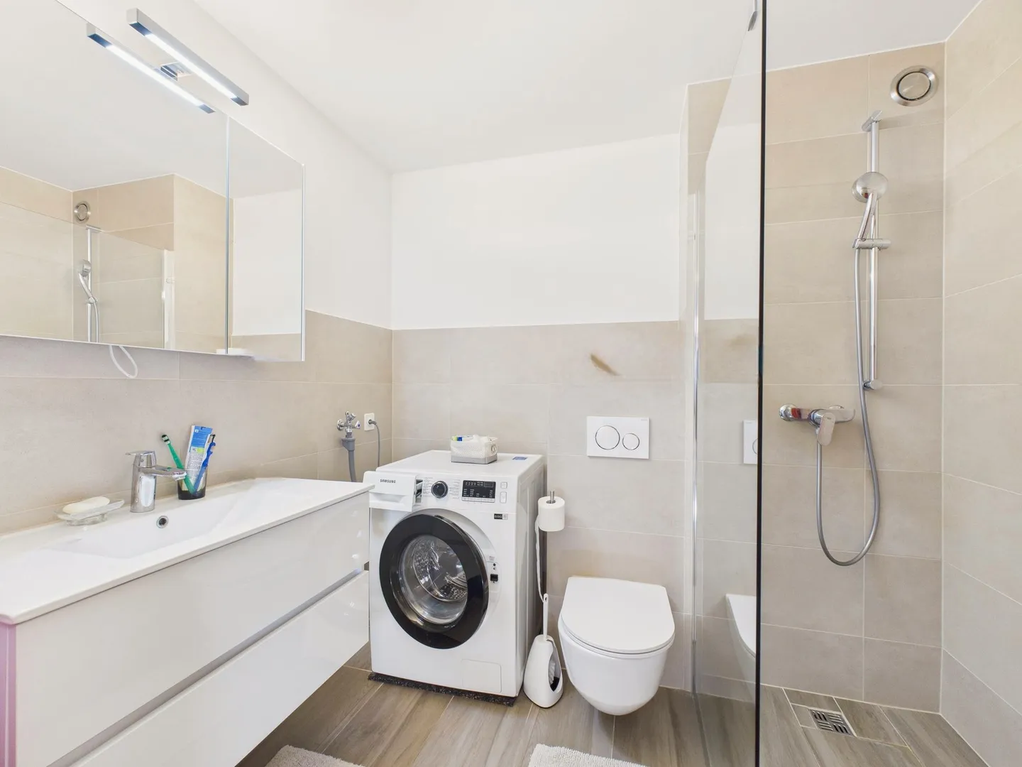 Appartamento attraente e ristrutturato di 2,5 stanze con grande balcone e vista lago a Horgen - Foto 7 di 10