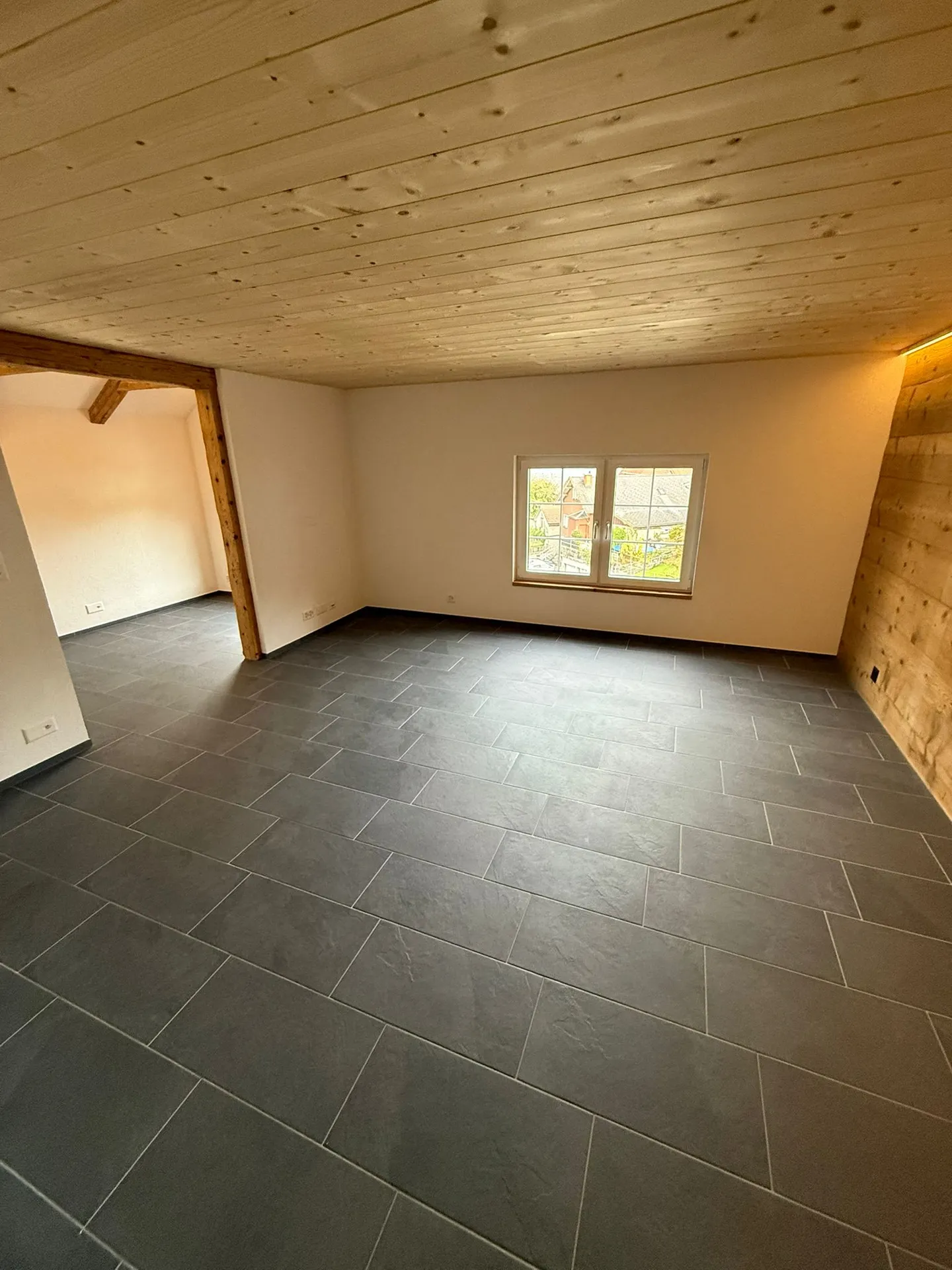 Helles Einfamilienhaus mit atemberaubender Ausblick in Glarus Nord - Foto 4 von 6