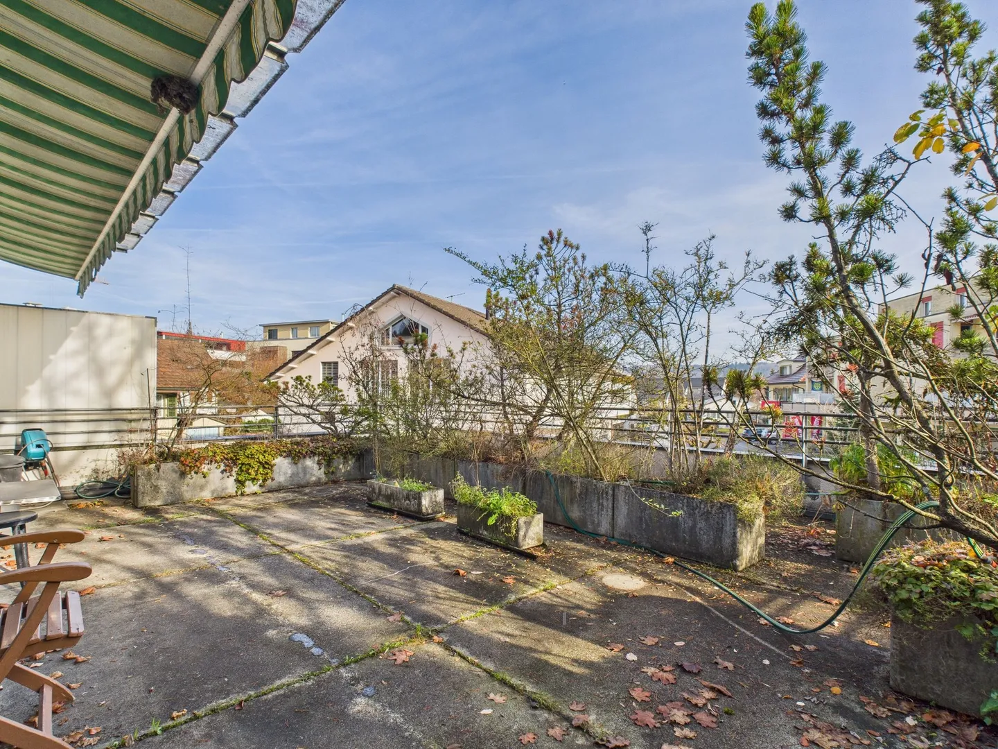 Ampio edificio residenziale e commerciale in una posizione ideale a Seon - Molto spazio e potenziale di espansione versatile - Foto 12 di 13