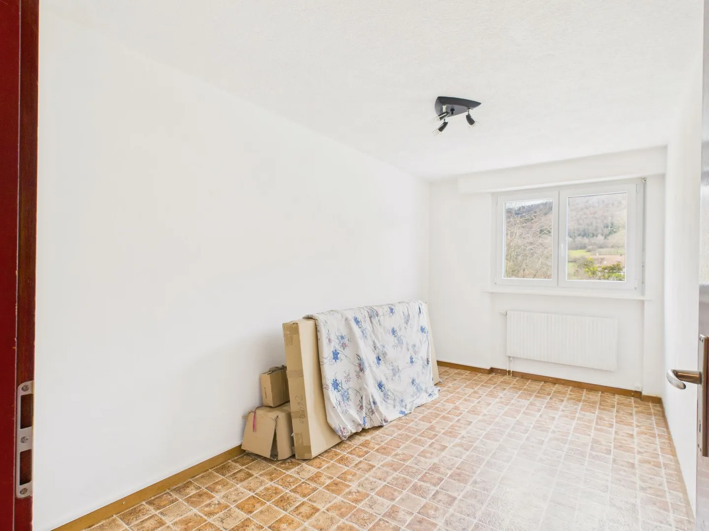 Geräumige 6-Zimmer-Familienwohnung mit Garten in Fontenais - Foto 9 von 12