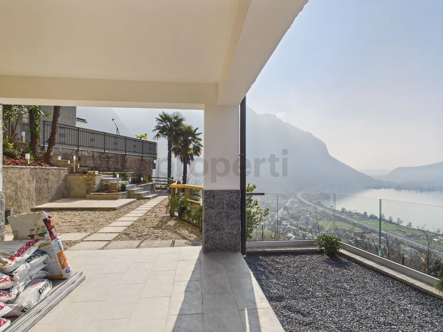 Villa moderna con balcone panoramico - Foto 9 di 13