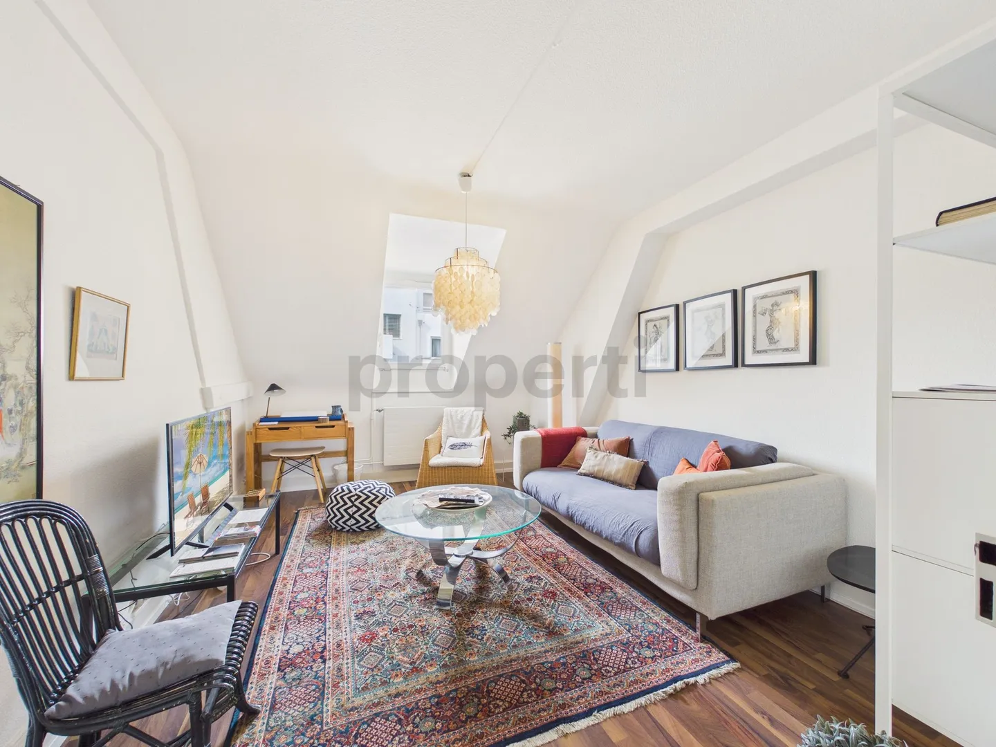 Charming 3.5-room apartment with stylish furnishings in Basel - Photo 1 of 7