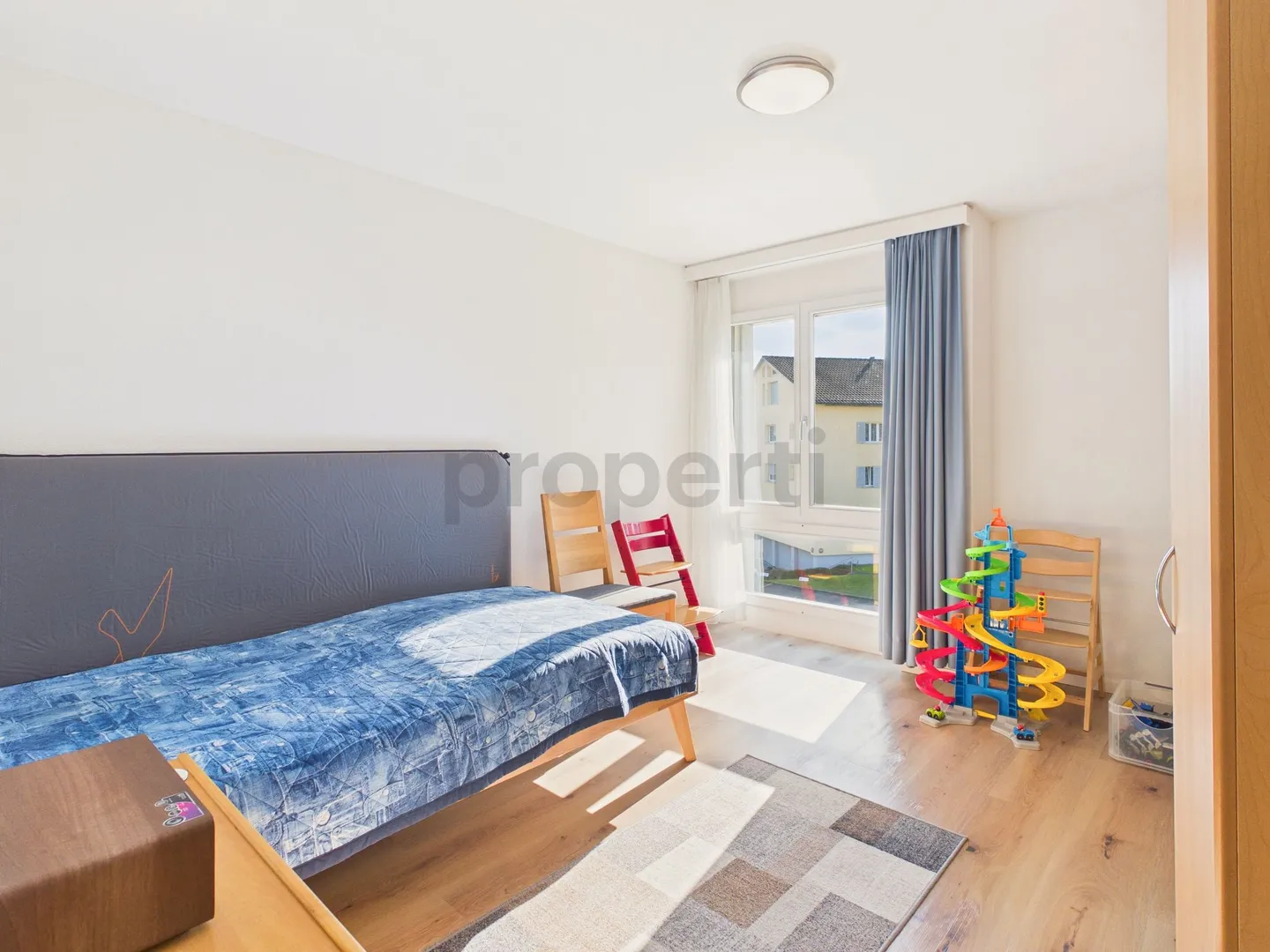 Appartamento familiare di 5,5 stanze con vista mozzafiato e posizione ideale a Villigen - Foto 7 di 12