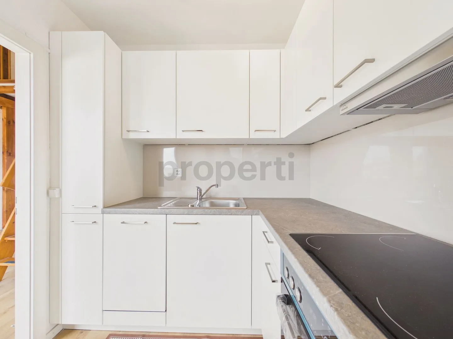 Appartamento moderno con balcone - Foto 5 di 13