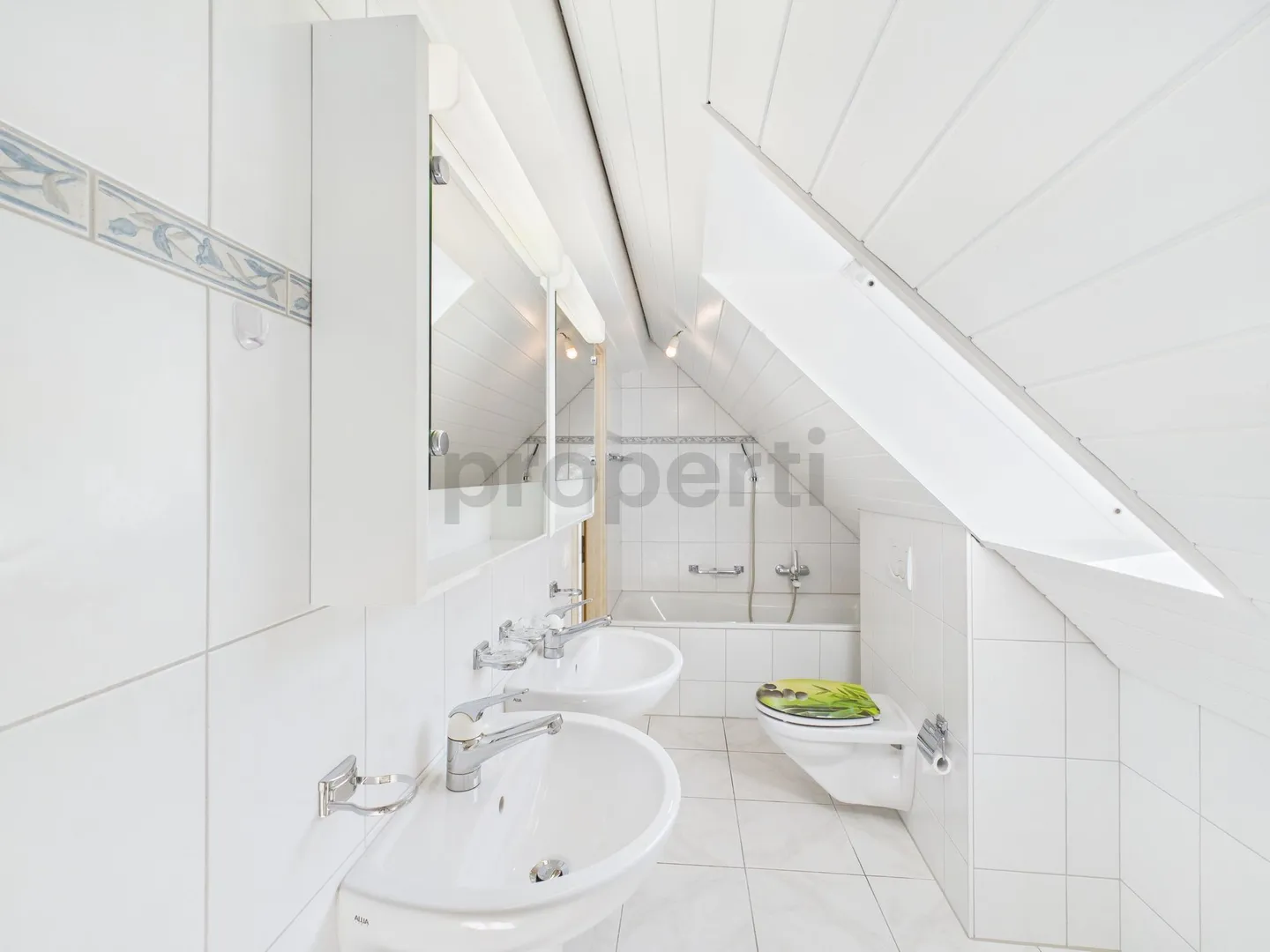 Bellissimo, affascinante e grande appartamento mansardato di 3,5 stanze a Grindel con stufa a camino - Foto 6 di 11