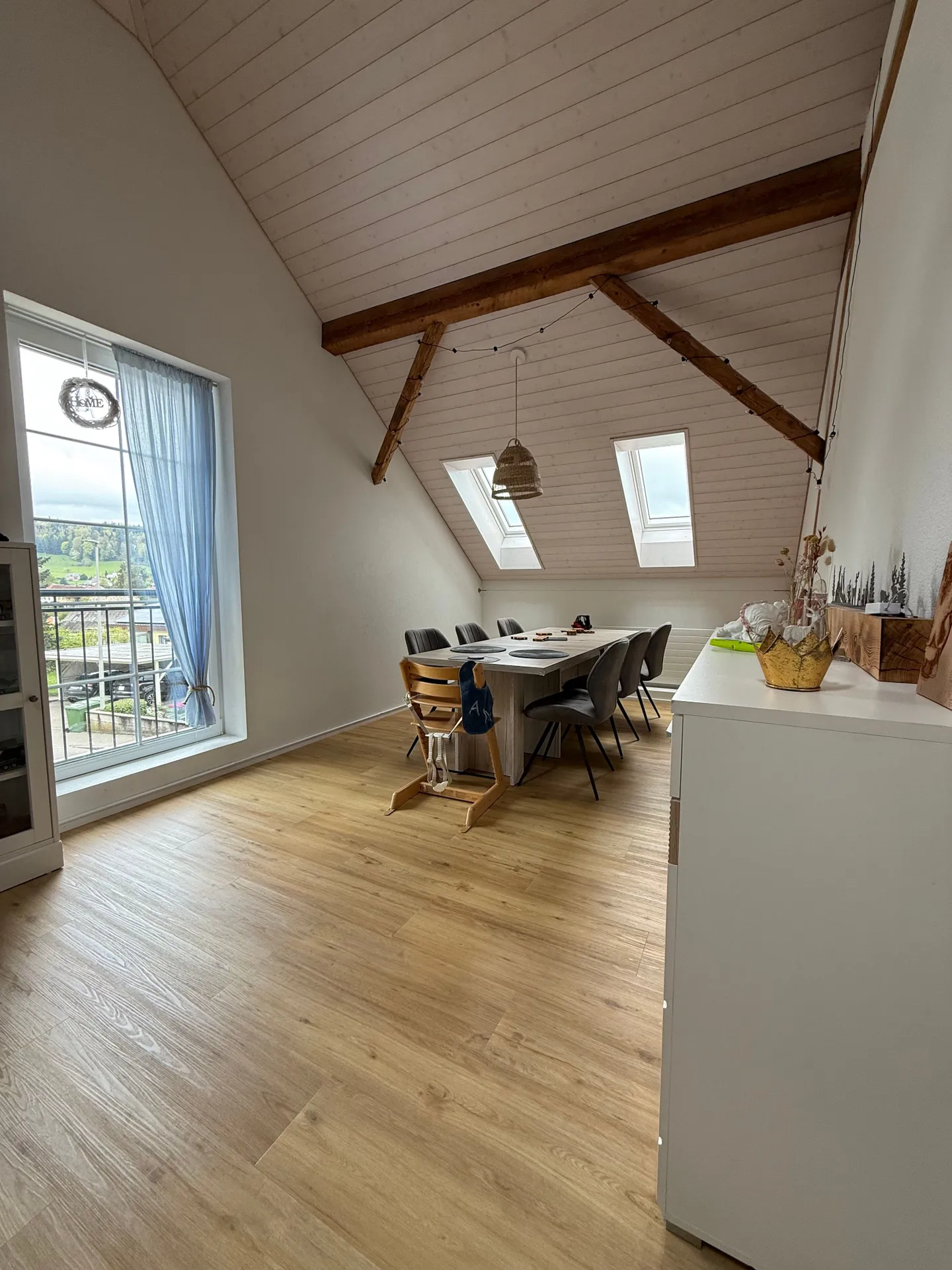 Newly renovated 4.5-room penthouse apartment with balcony, Brittnau - Photo 2 of 11