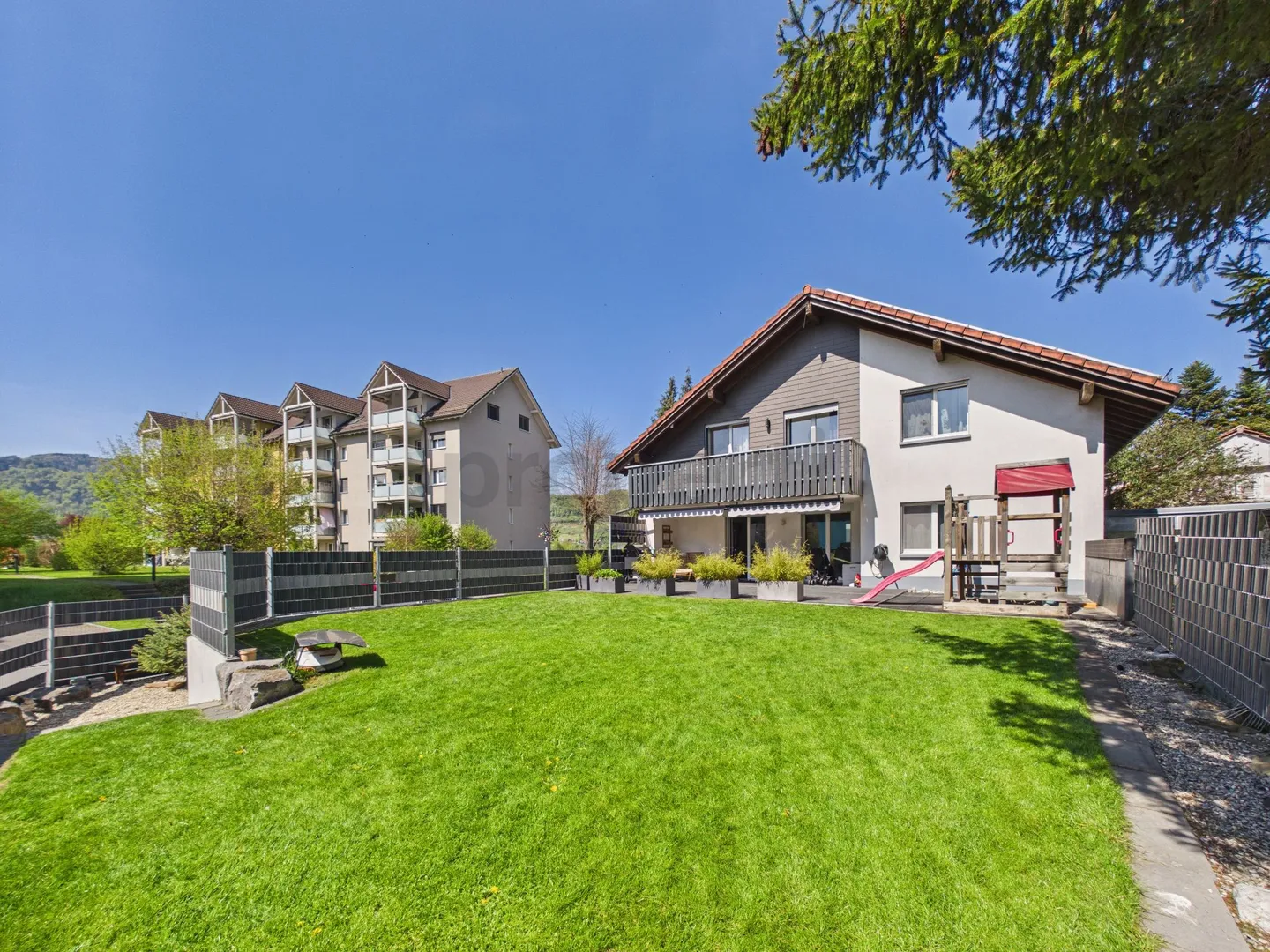 Quiet Family Paradise in Au SG - 7.5-Room Single-Family House with Garden &amp; Plenty of Space - Photo 1 of 13