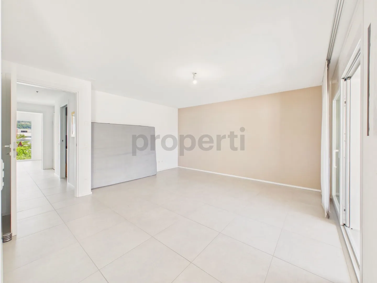 Moderno 3.5 locali con grande terrazza, Giubiasco - Foto 5 von 13