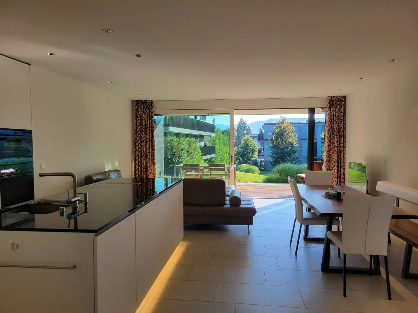 Urban Elegance and Exclusive Living Experience in the Desirable Riesbach Quarter - Photo 2 of 9